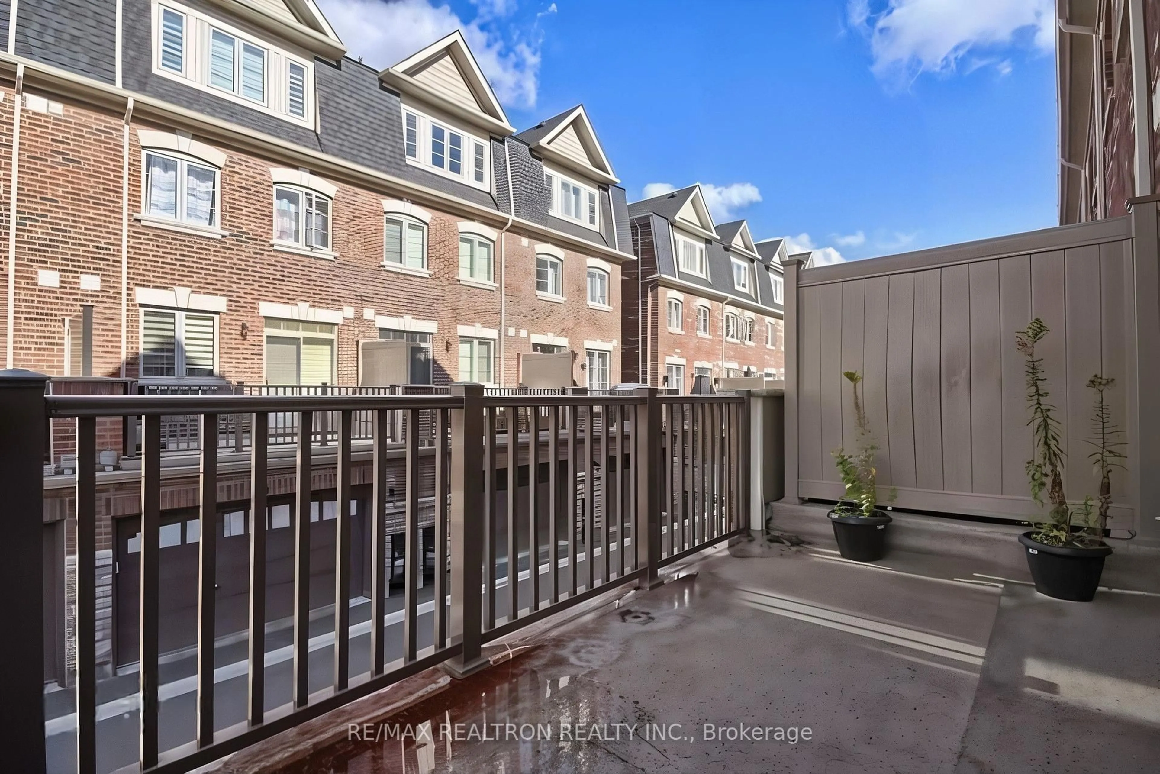 Patio, street for 1331 Major Mackenzie Dr #25, Vaughan Ontario L6A 4W4
