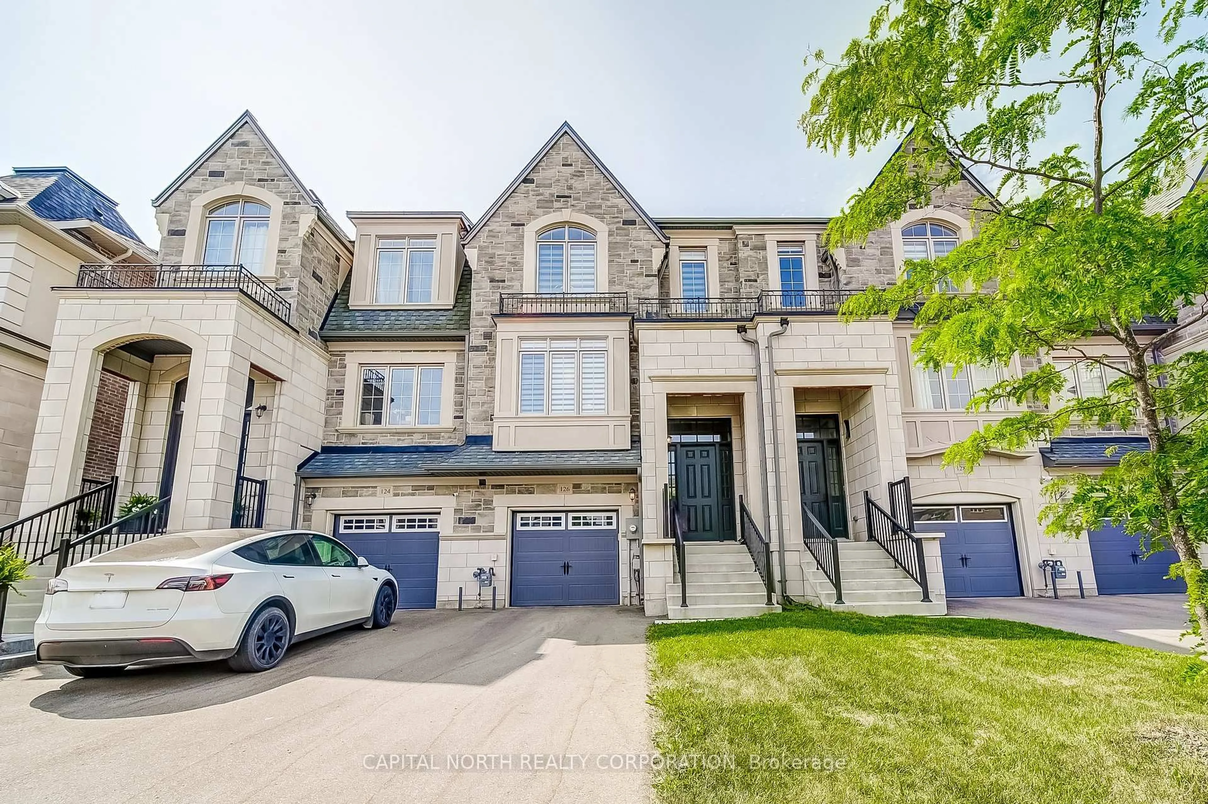 Unknown for 126 Stokes Dr, King Ontario L7B 0P8