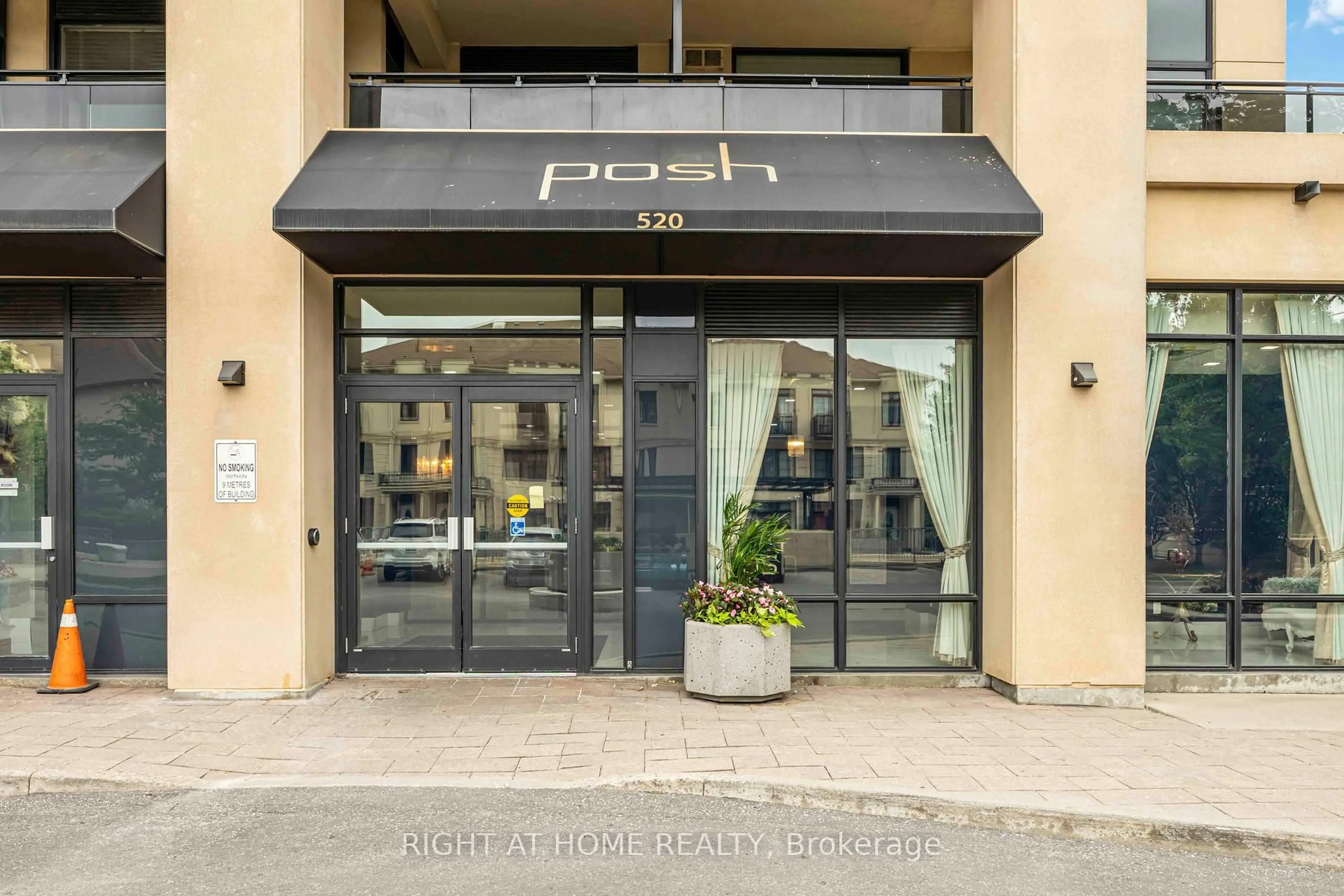 Patio, street for 520 Steeles Ave, Vaughan Ontario L4J 0H2