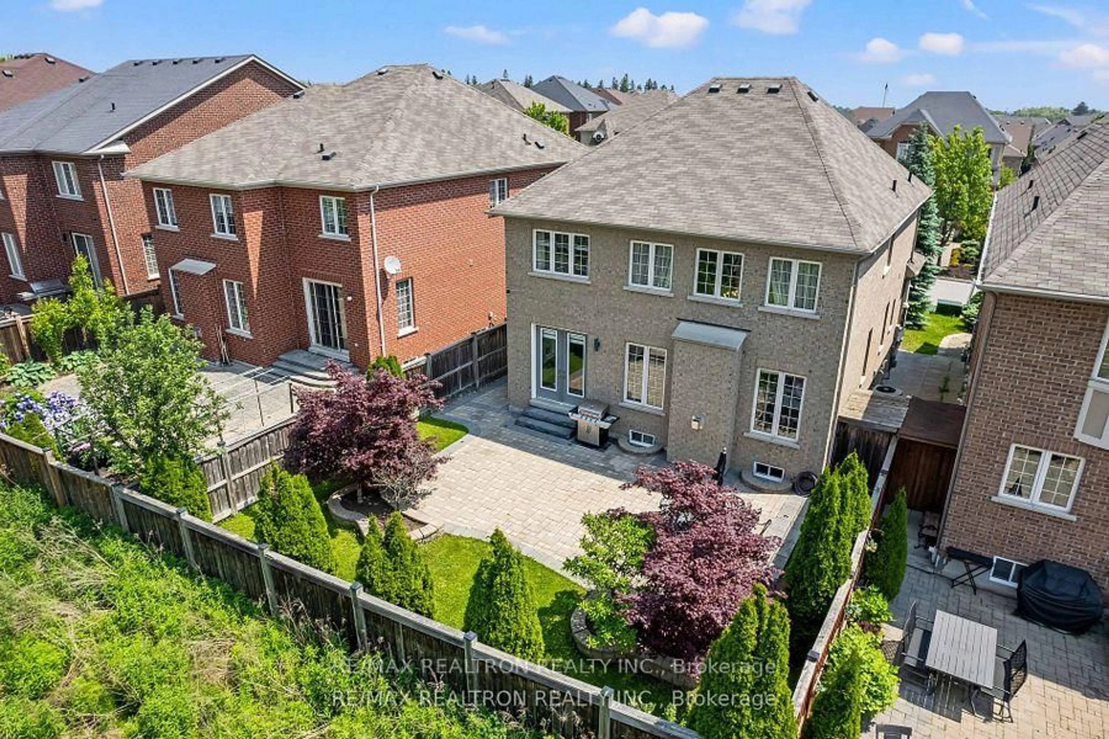 A pic from outside/outdoor area/front of a property/back of a property/a pic from drone, street for 52 Lady Angela Lane, Vaughan Ontario L6A 4S7