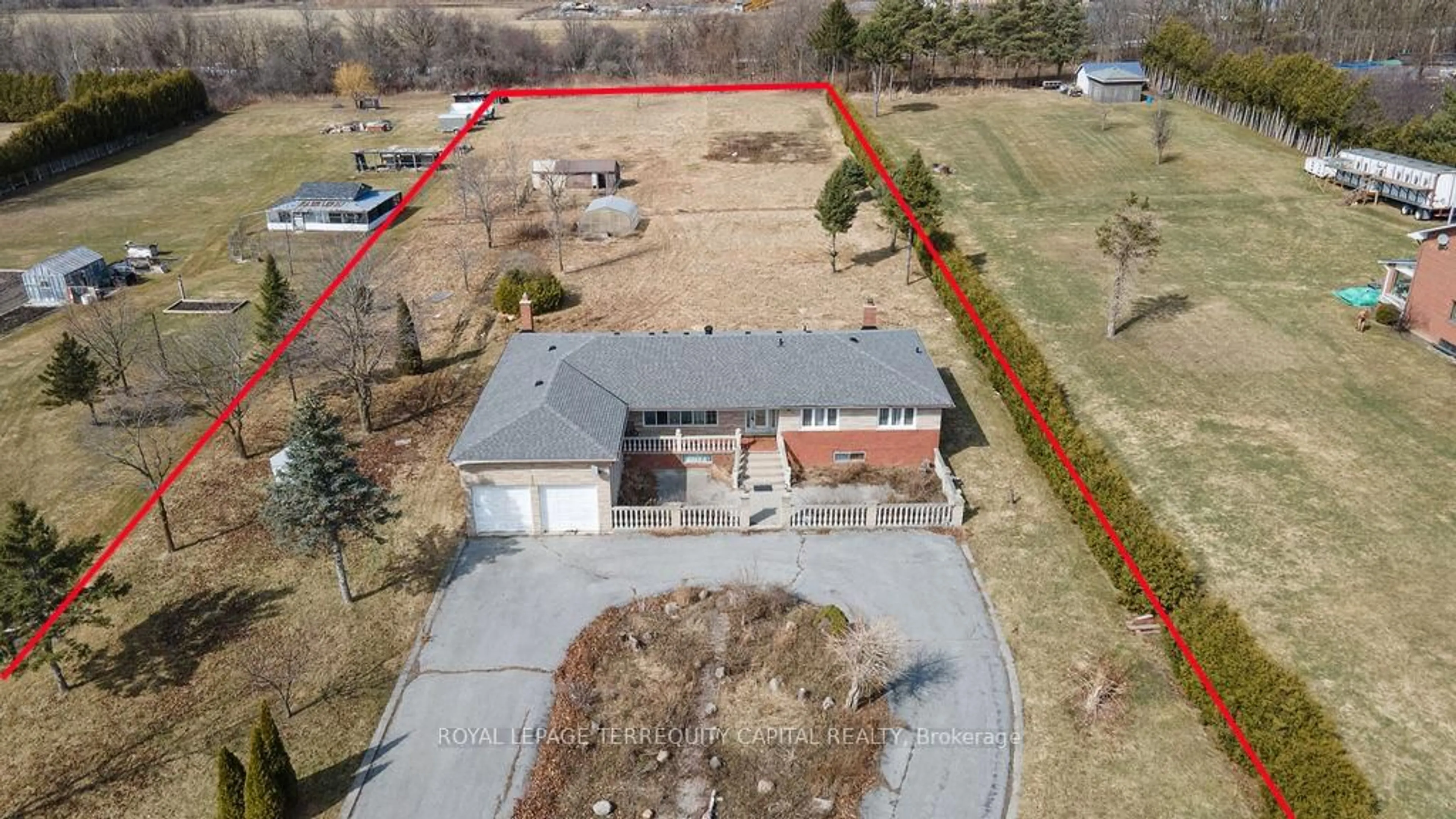 A pic from outside/outdoor area/front of a property/back of a property/a pic from drone, building for 2104 St John's Side Rd, Whitchurch-Stouffville Ontario L4A 2P3
