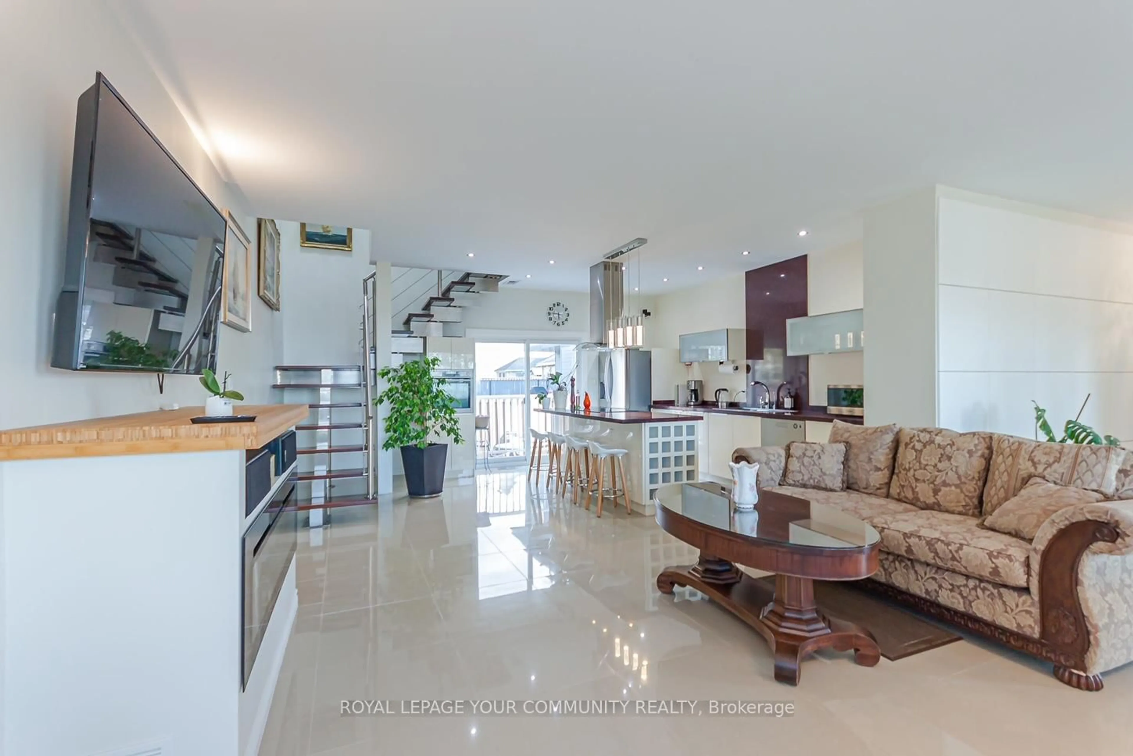 Open concept kitchen, unknown for 813 Lake Dr, Georgina Ontario L0E 1L0