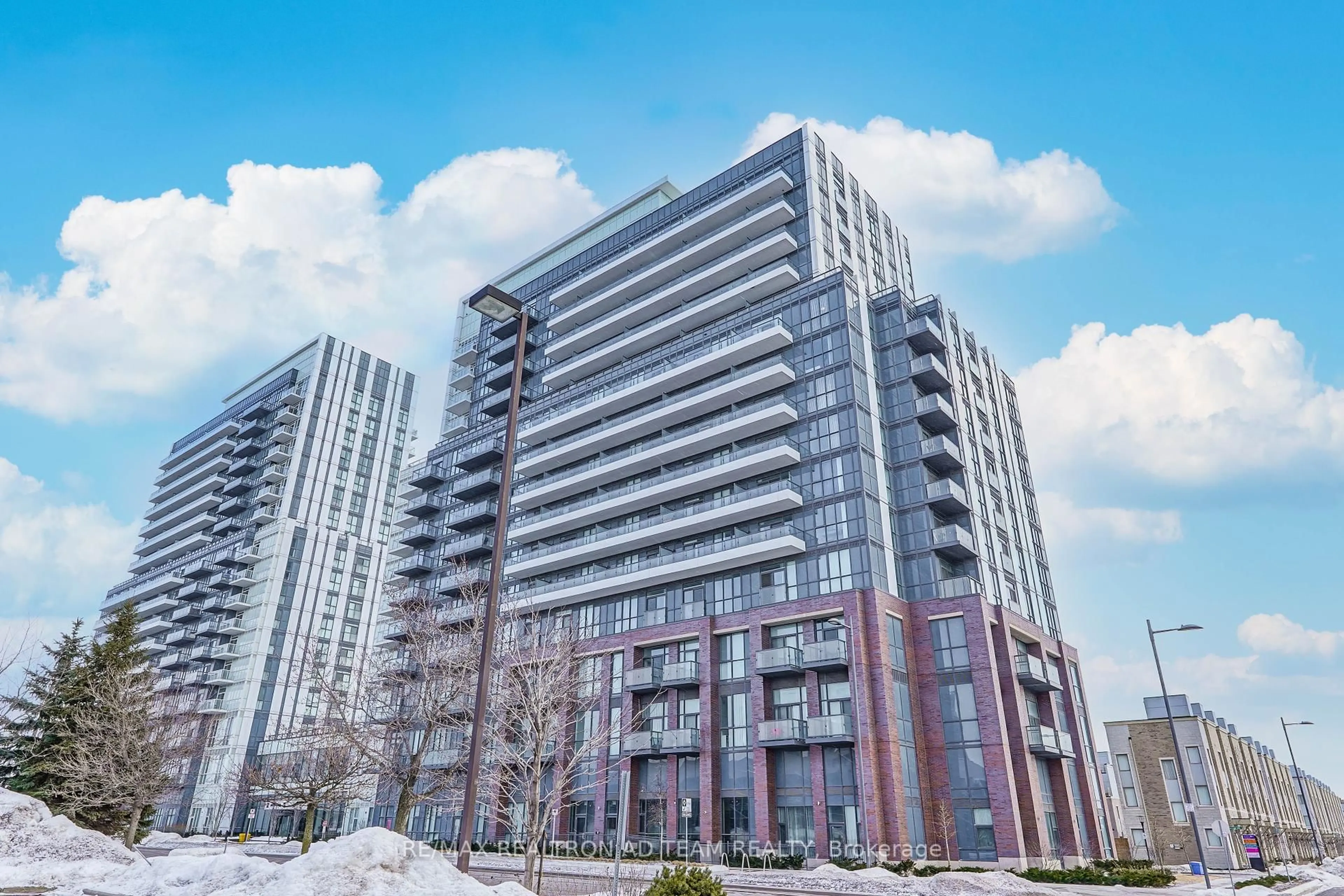 Unknown for 10 Honeycrisp Cres #717, Vaughan Ontario L4K 0M7