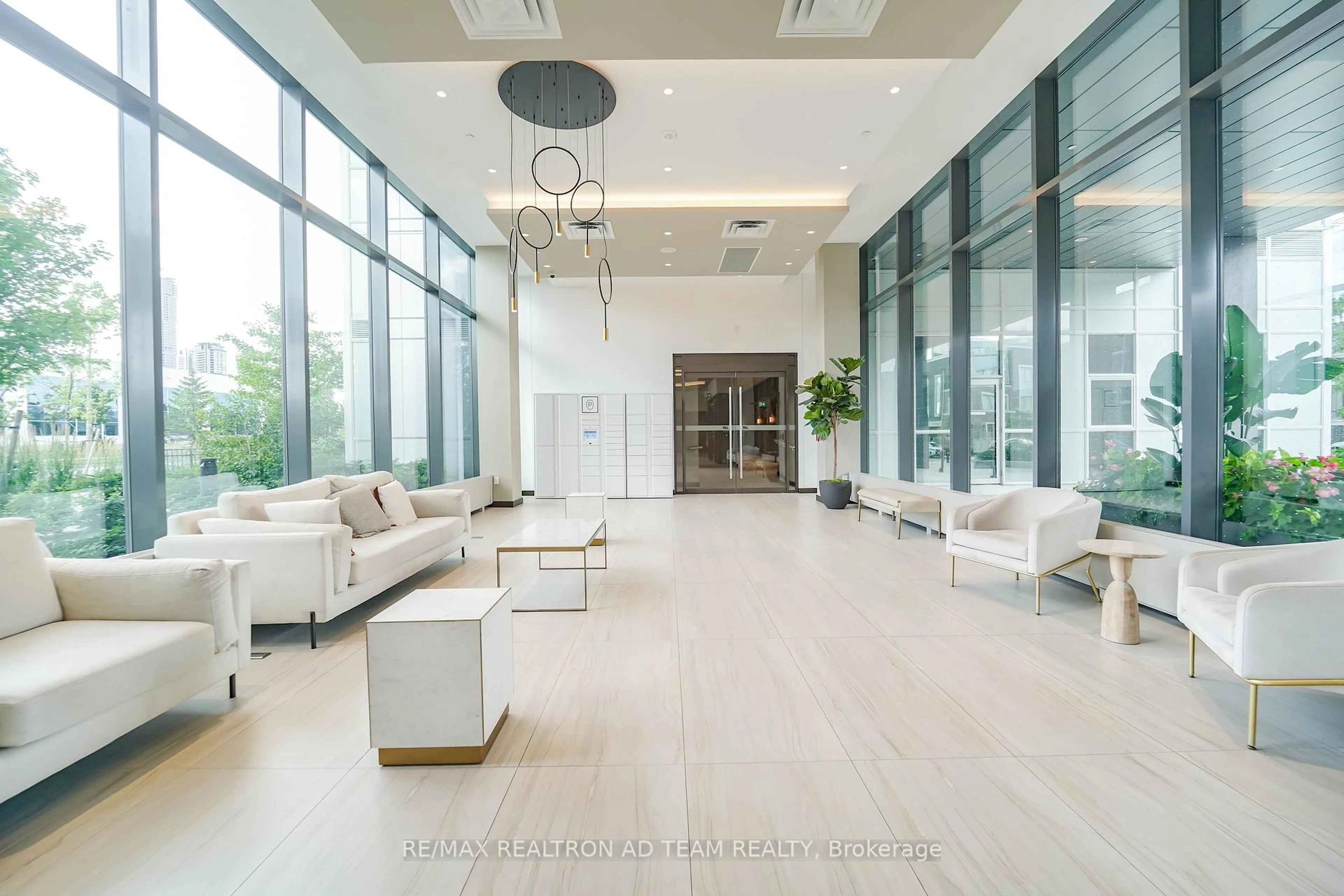Indoor foyer for 10 Honeycrisp Cres #717, Vaughan Ontario L4K 0M7