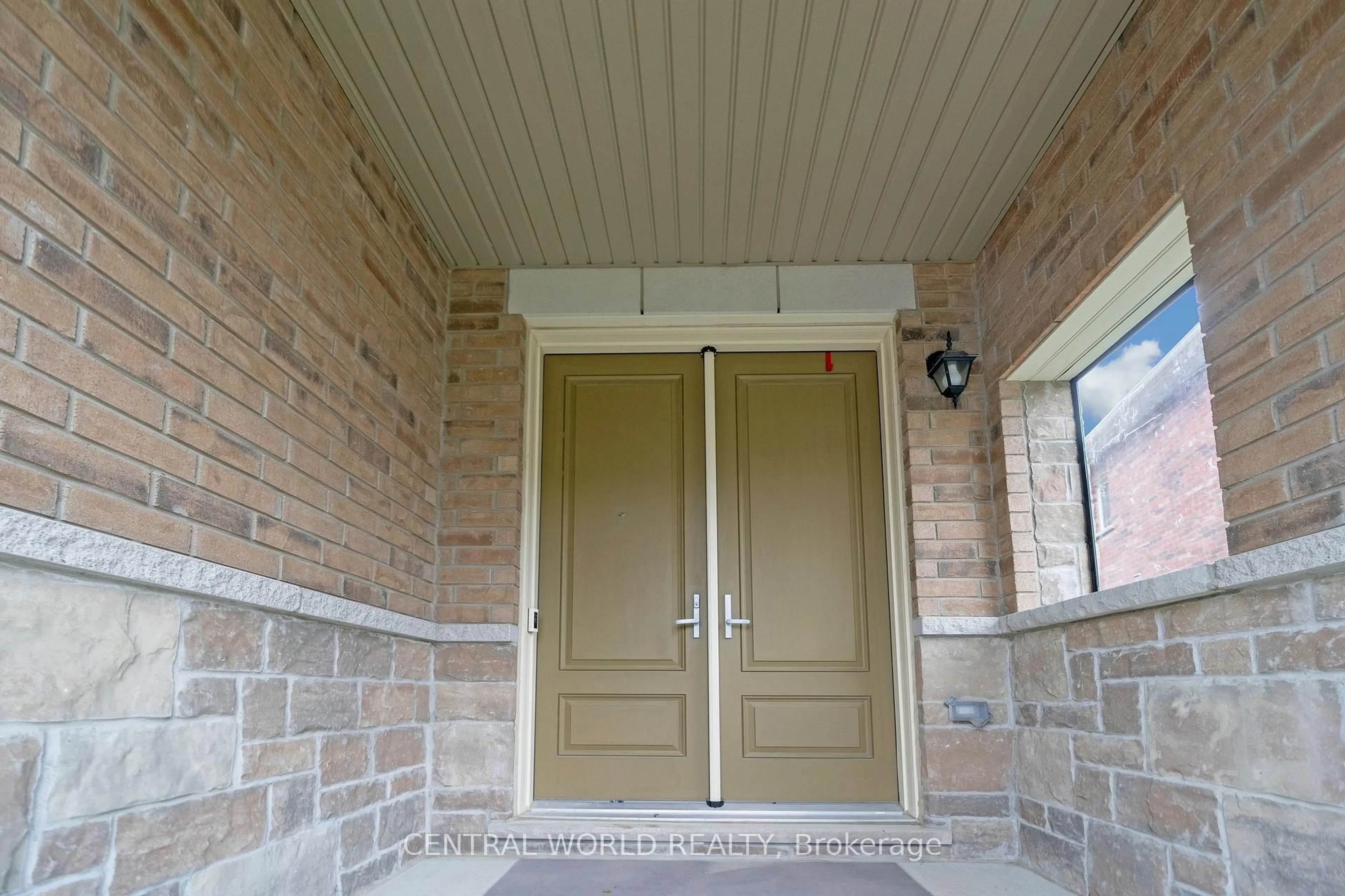 Indoor entryway for 49 Stonechurch Cres, Markham Ontario L6B 0J2