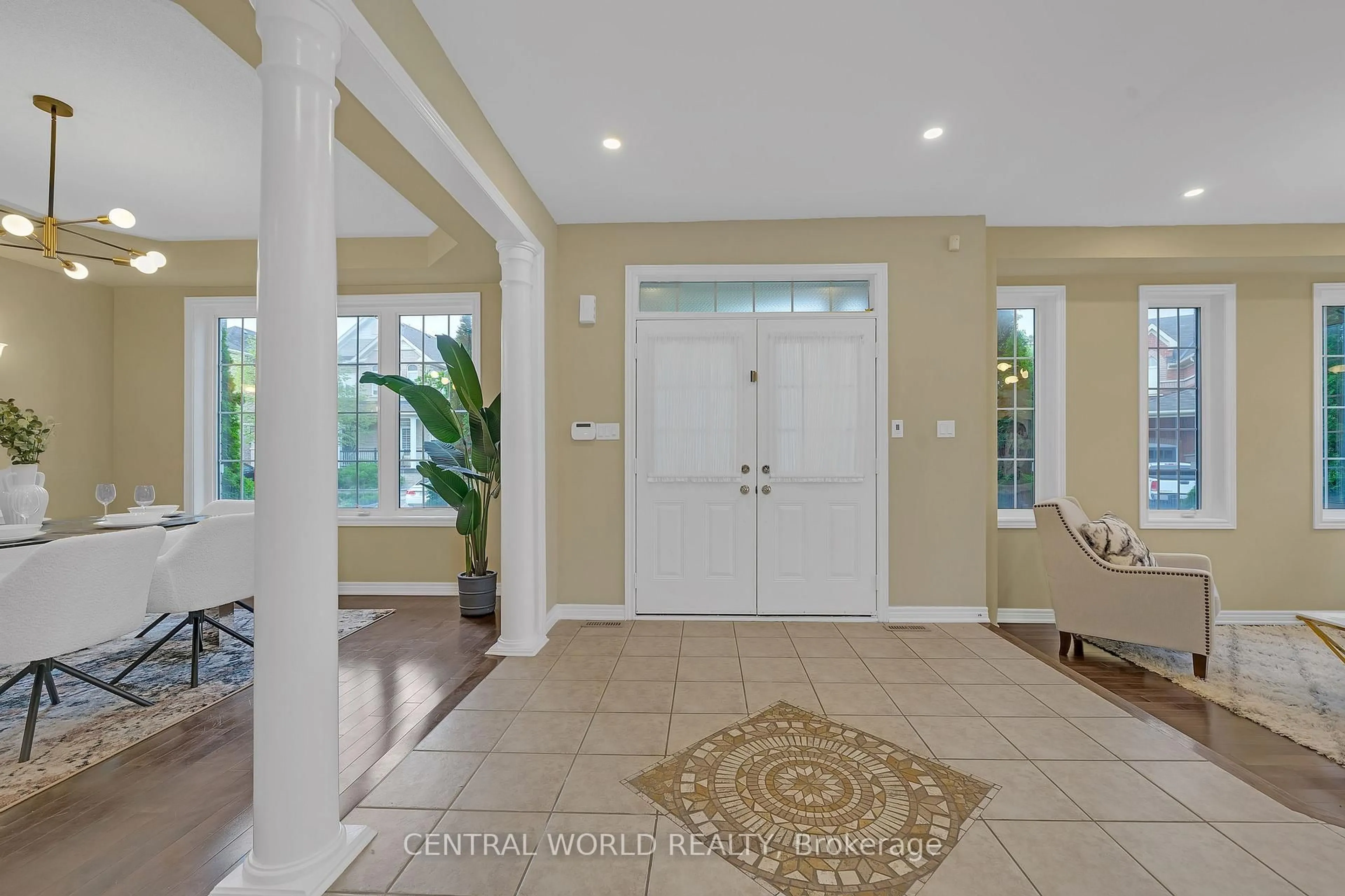 Indoor entryway for 49 Stonechurch Cres, Markham Ontario L6B 0J2