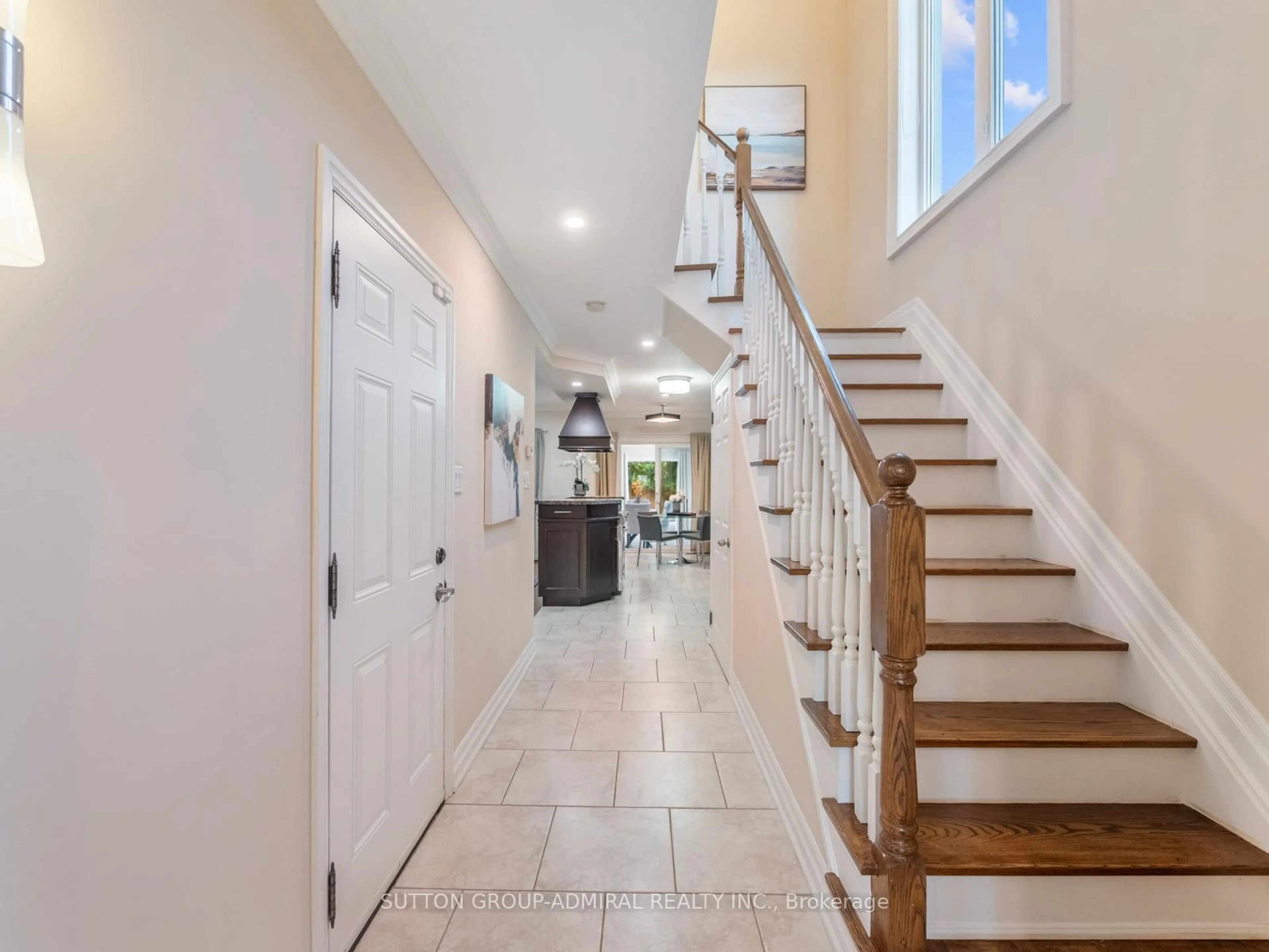 Indoor entryway for 298 Sonoma Blvd, Vaughan Ontario L4H 1R5