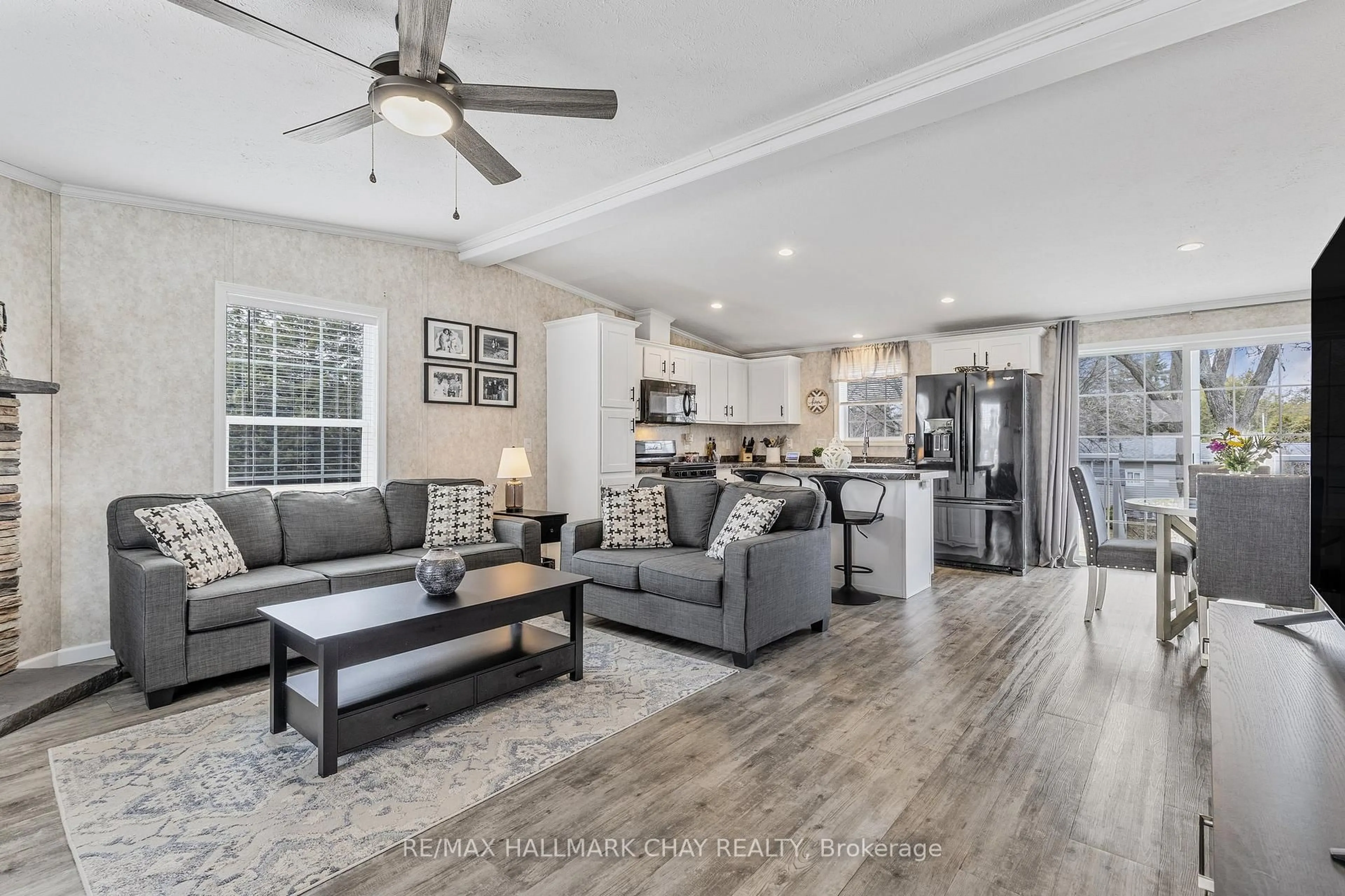 Open concept kitchen, unknown for 16 Comforts Cove, Innisfil Ontario L9S 1S3