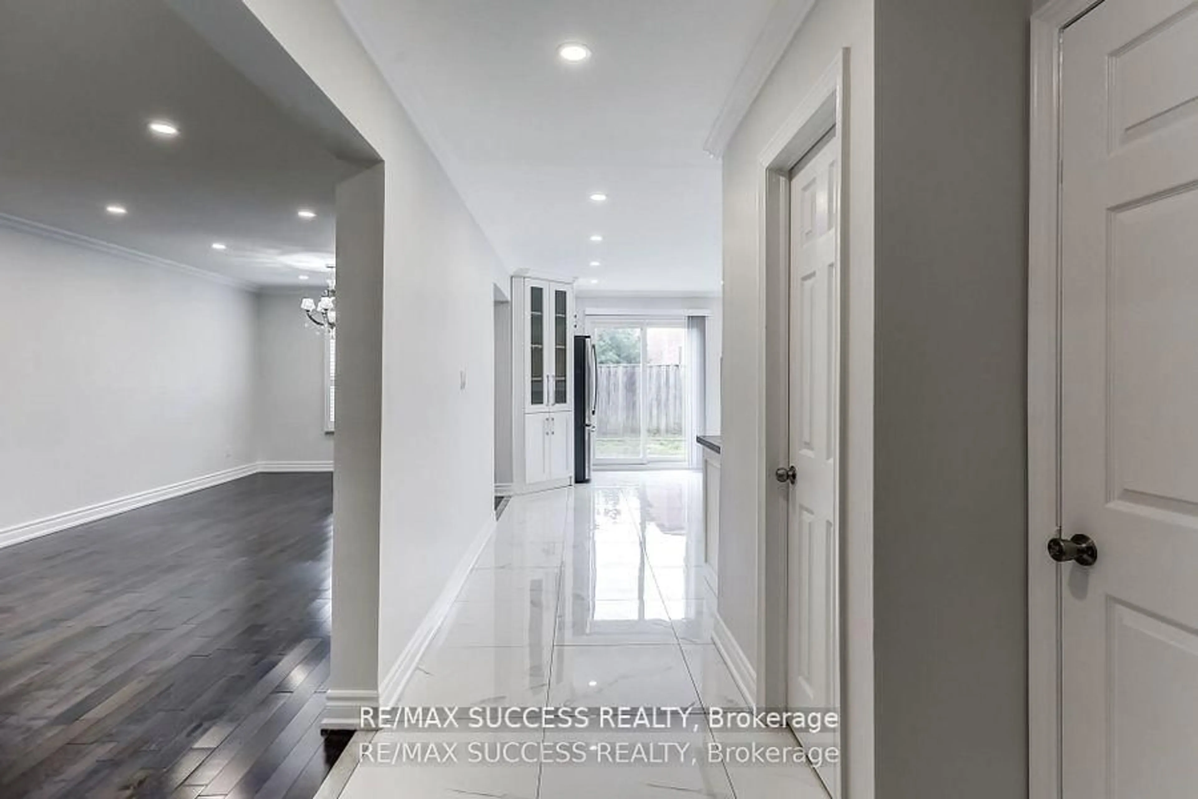 Indoor entryway for 60 Gayla St, Vaughan Ontario L4J 6G2
