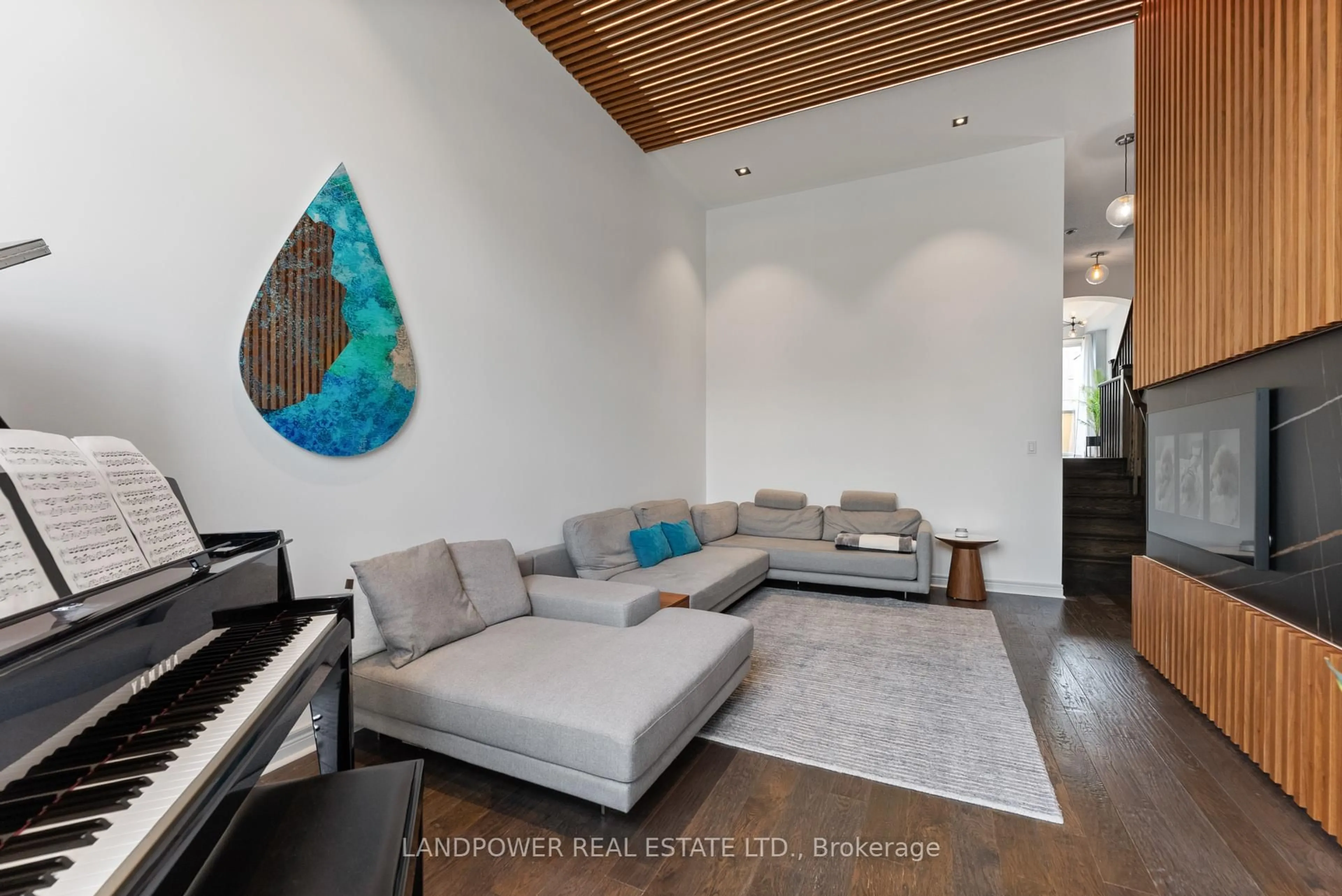 Living room with furniture, wood/laminate floor for 4 Maytime Way, Markham Ontario L6C 0N5