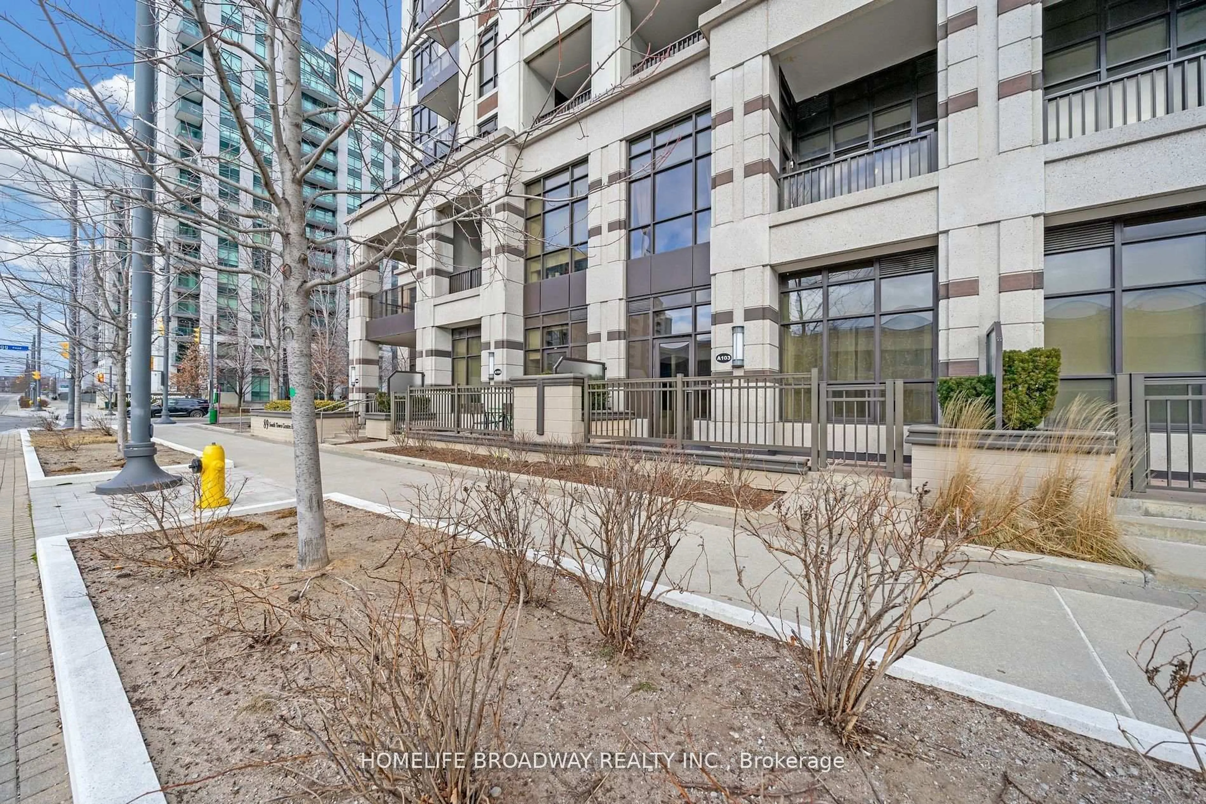 Patio, street for 89 South Town Centre Blvd #103, Markham Ontario L6G 0E8