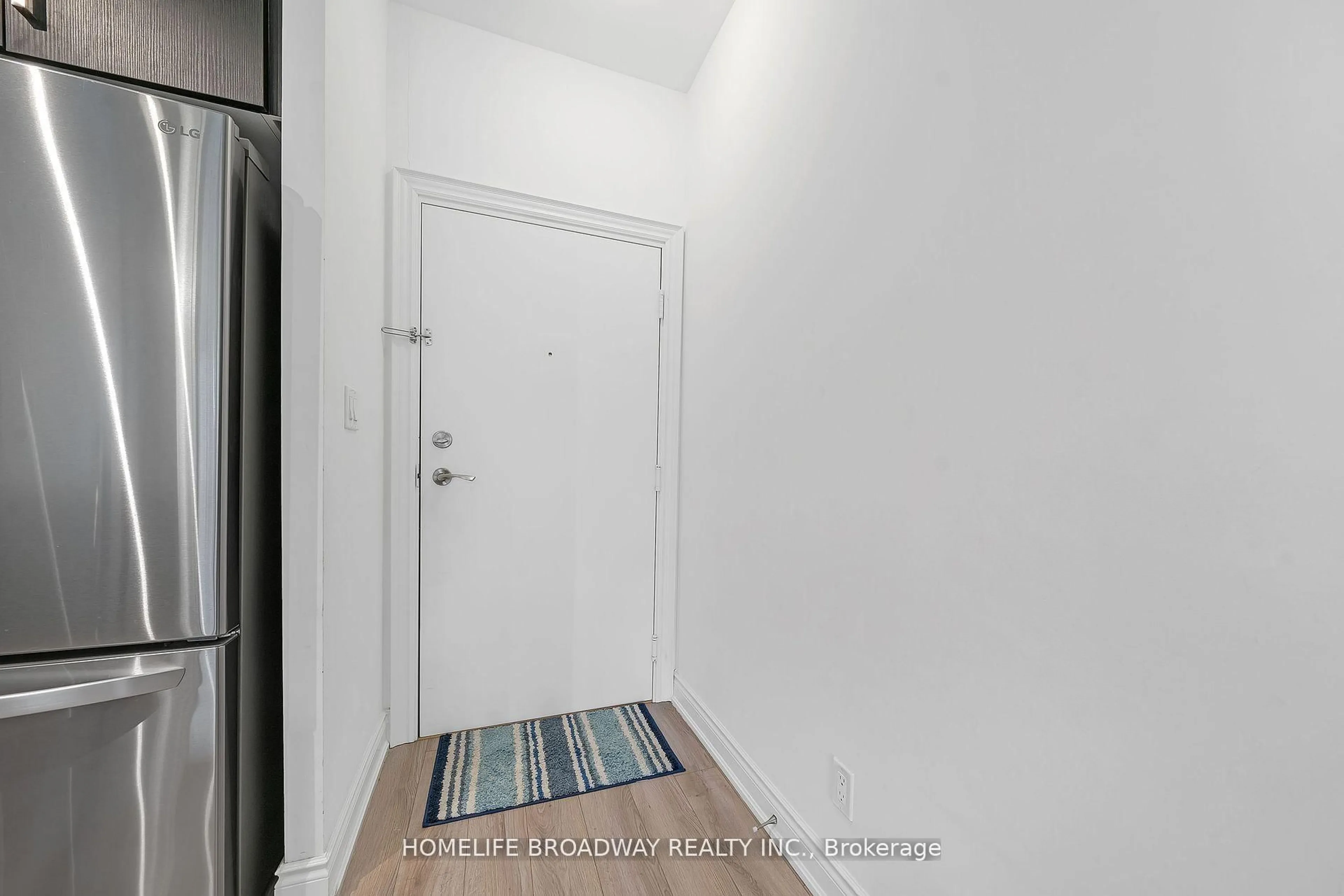 Indoor entryway for 89 South Town Centre Blvd #103, Markham Ontario L6G 0E8