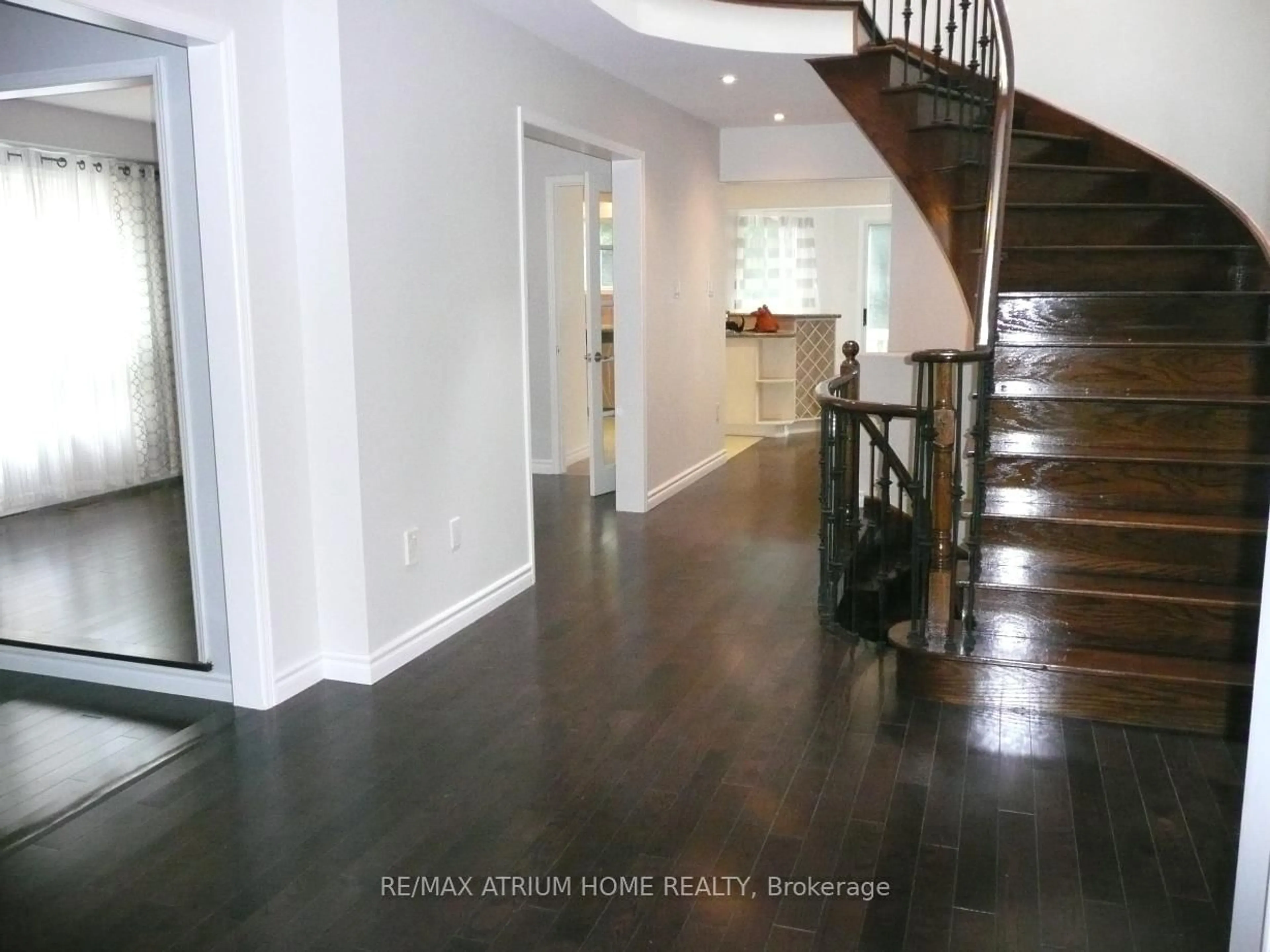 Indoor entryway for 53 Conistan Rd, Markham Ontario L3R 8K6