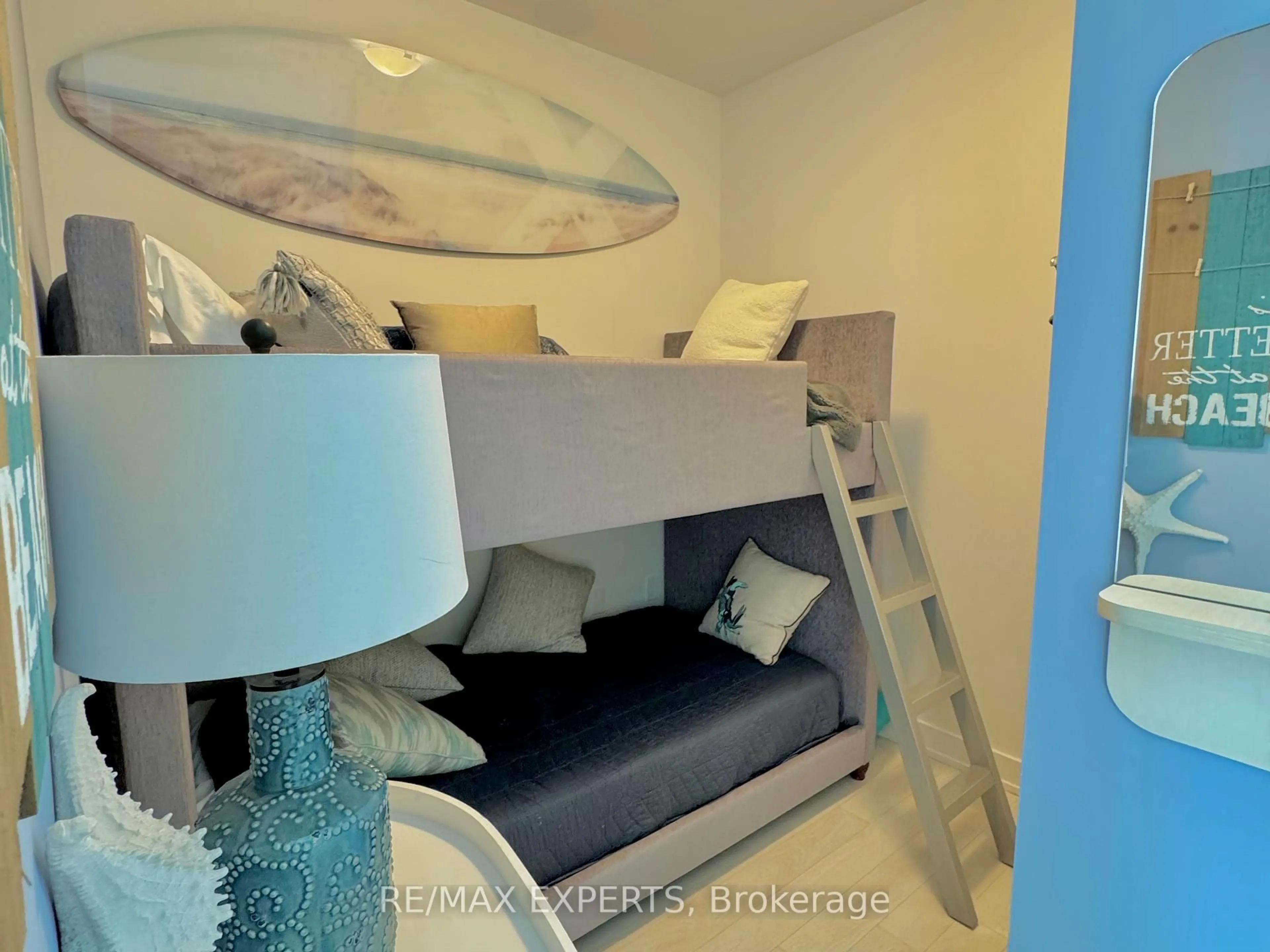 Bedroom with bed, unknown for 375 SEA RAY AVE Ave, Innisfil Ontario L9S 0N9
