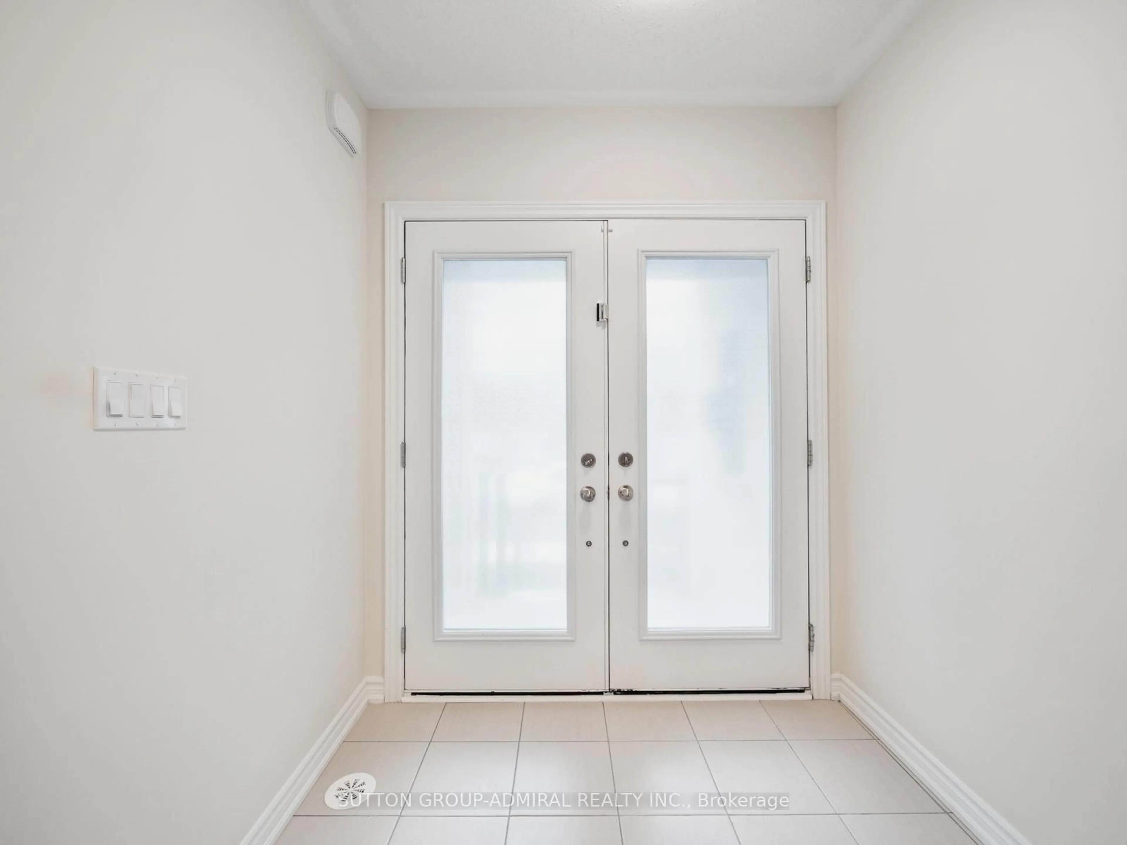 Indoor entryway for 10 Golden Tr, Vaughan Ontario L6A 5A1