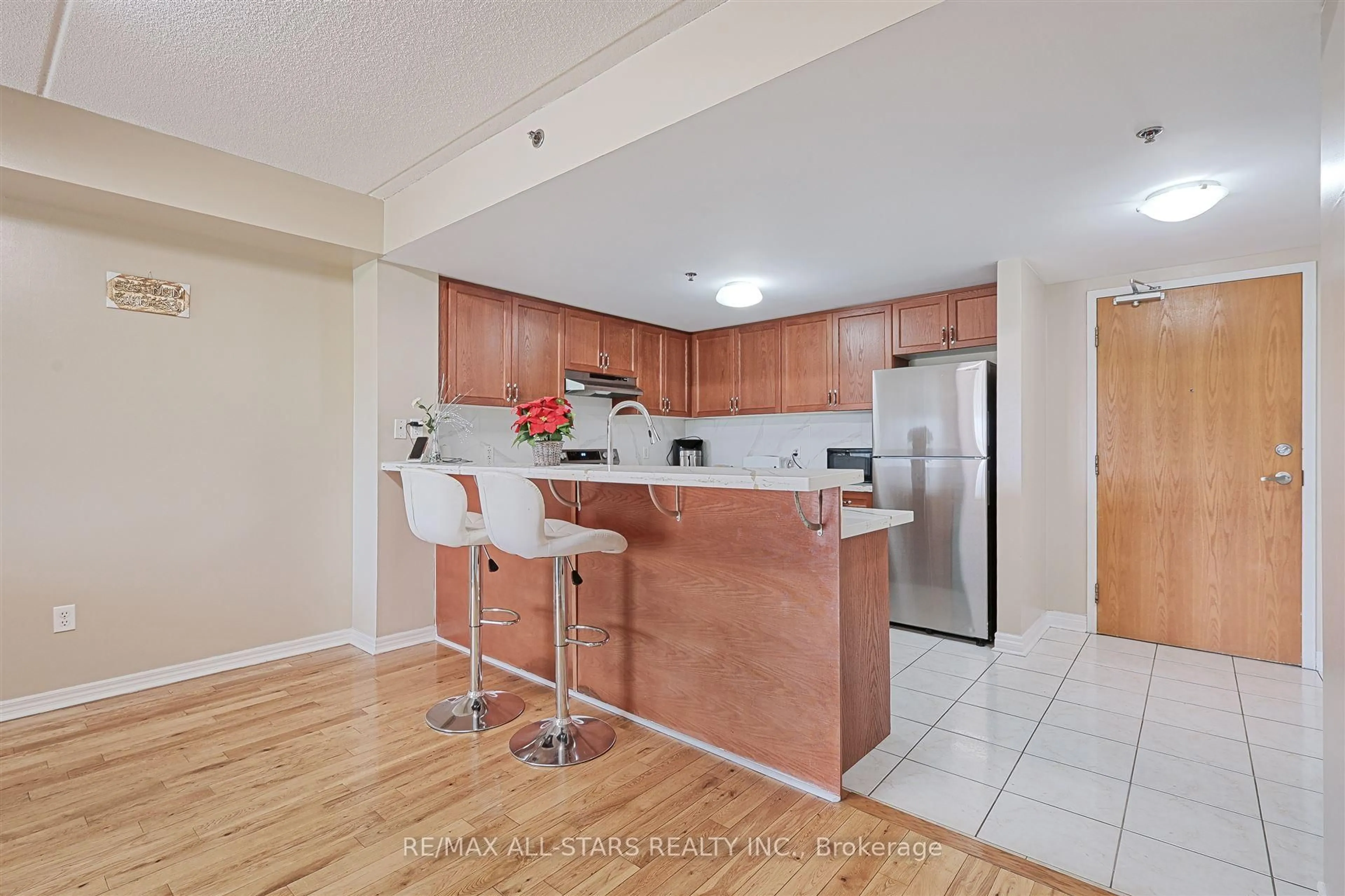 Standard kitchen, unknown for 7428 Markham Rd #304, Markham Ontario L3S 4V6