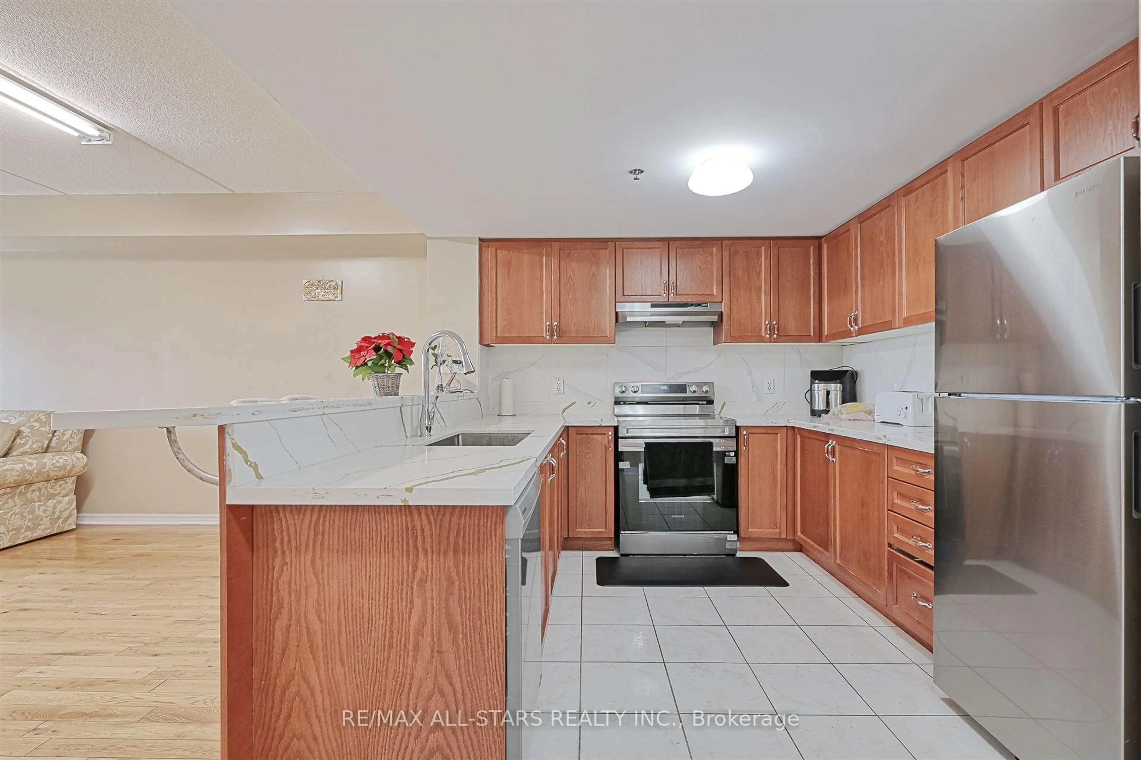 Standard kitchen, unknown for 7428 Markham Rd #304, Markham Ontario L3S 4V6