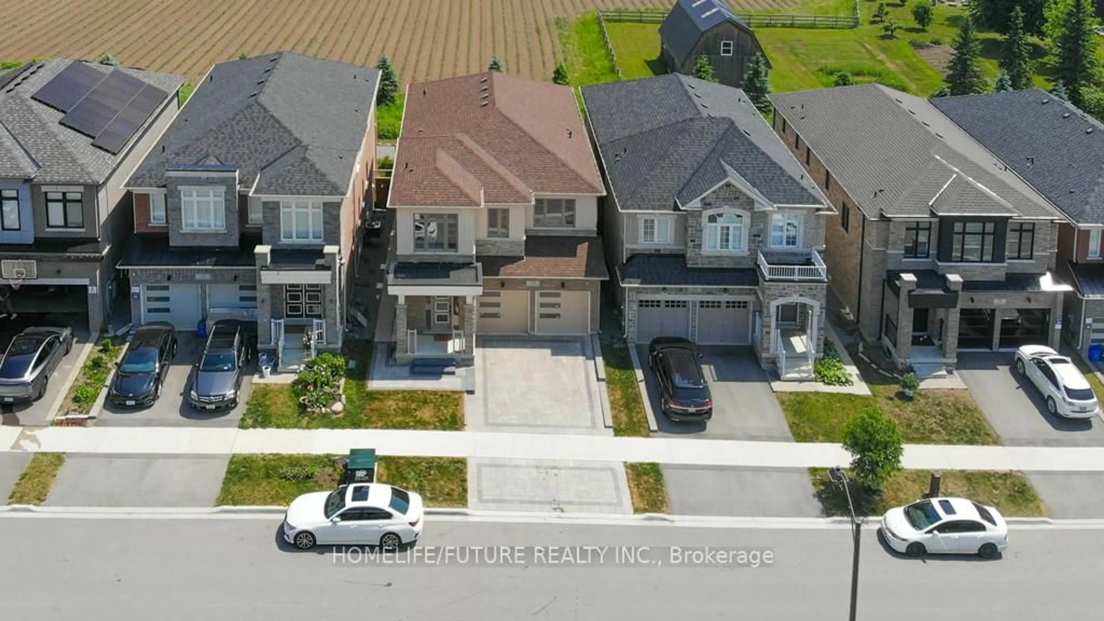 A pic from outside/outdoor area/front of a property/back of a property/a pic from drone, street for 126 Boundary Blvd, Whitchurch-Stouffville Ontario L4A 4W2