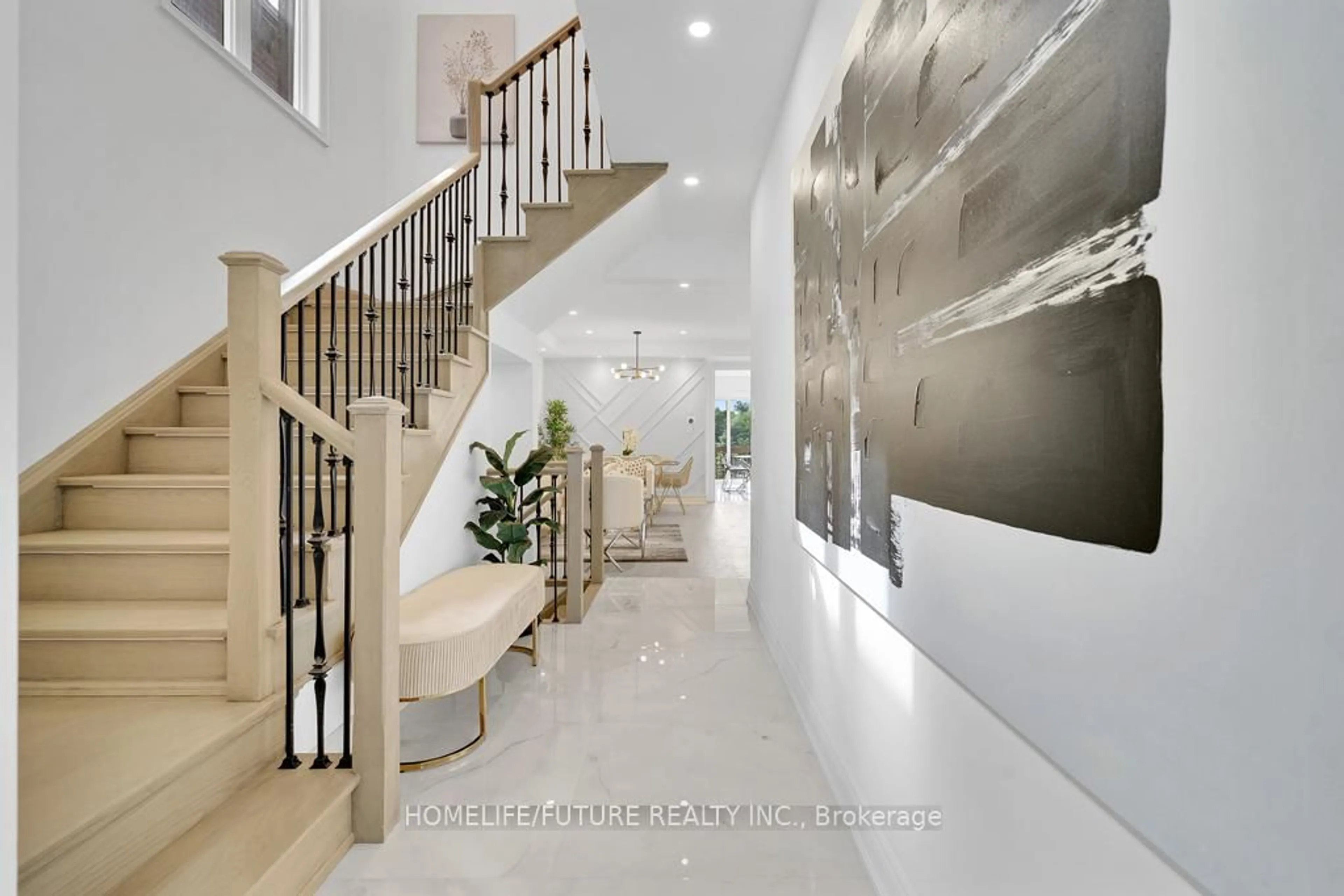 Indoor entryway for 126 Boundary Blvd, Whitchurch-Stouffville Ontario L4A 4W2