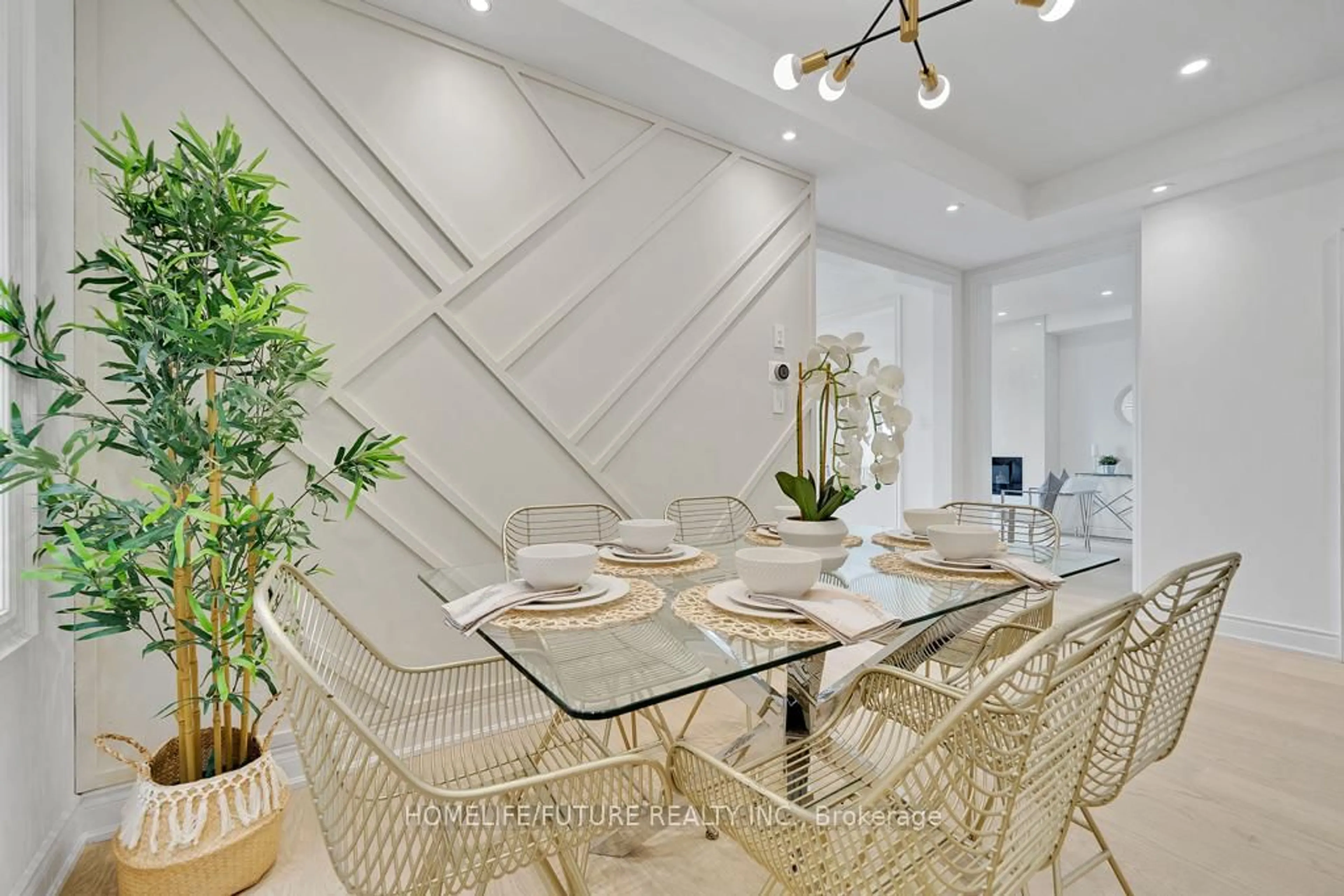 Dining room, ceramic/tile floor for 126 Boundary Blvd, Whitchurch-Stouffville Ontario L4A 4W2