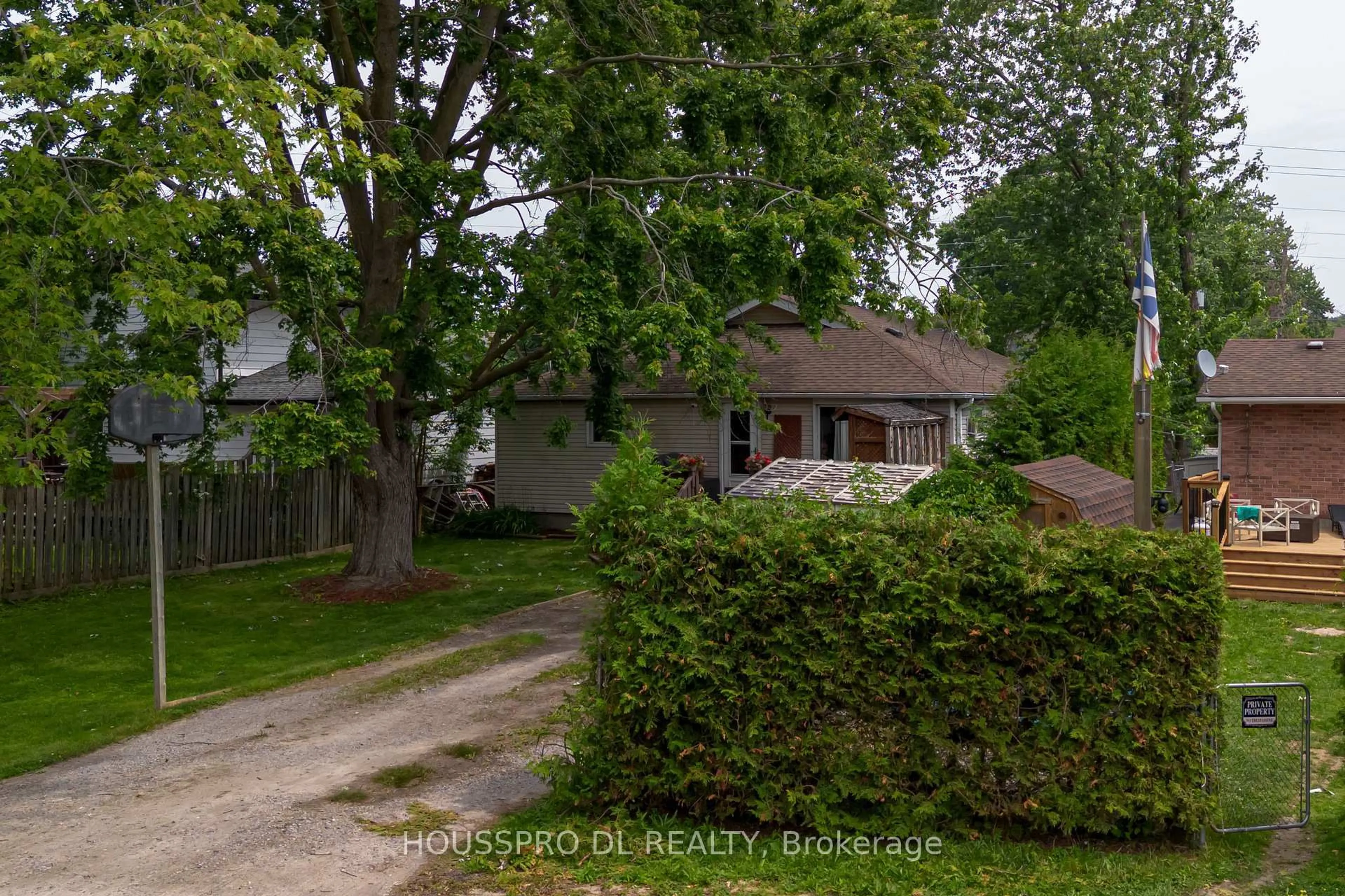 A pic from outside/outdoor area/front of a property/back of a property/a pic from drone, street for 2 Purdy Lane, Georgina Ontario L4P 1M2