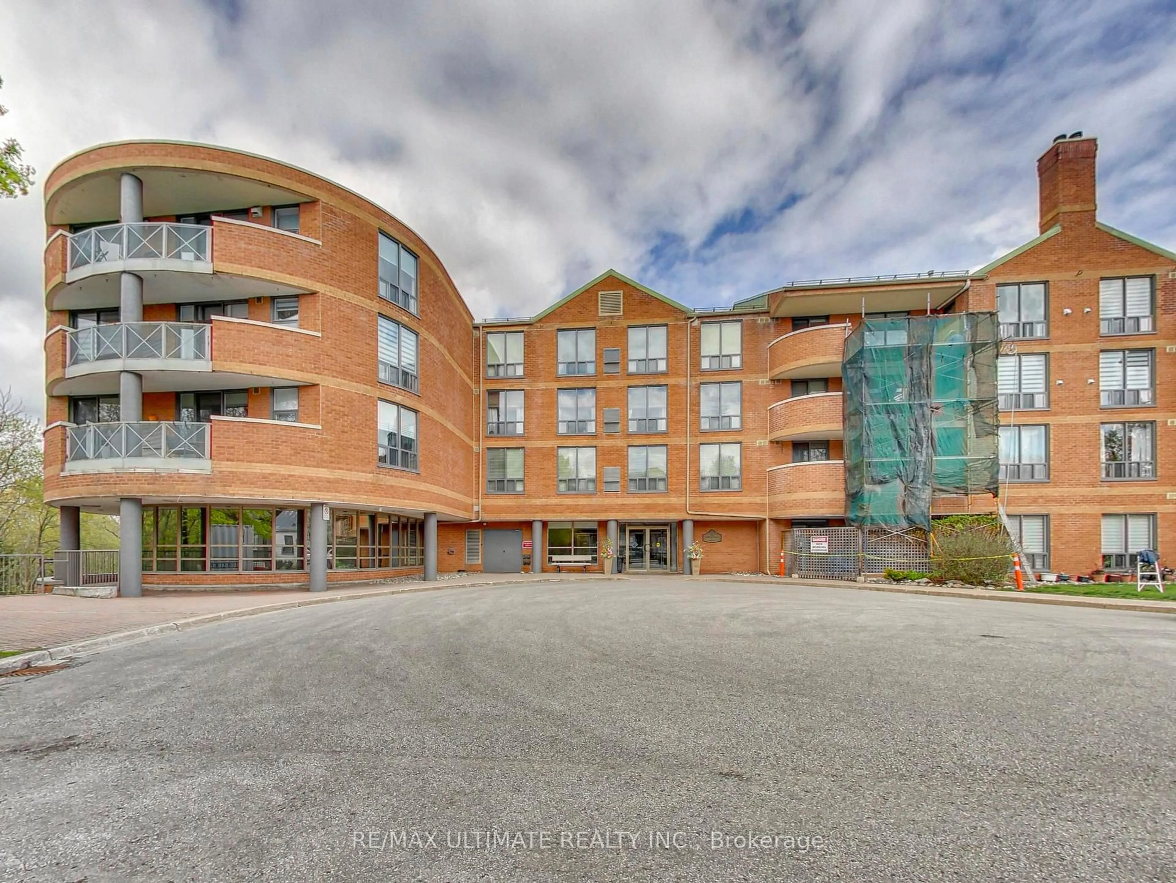 A pic from outside/outdoor area/front of a property/back of a property/a pic from drone, building for 30 Wilson St #101, Markham Ontario L3P 1N1