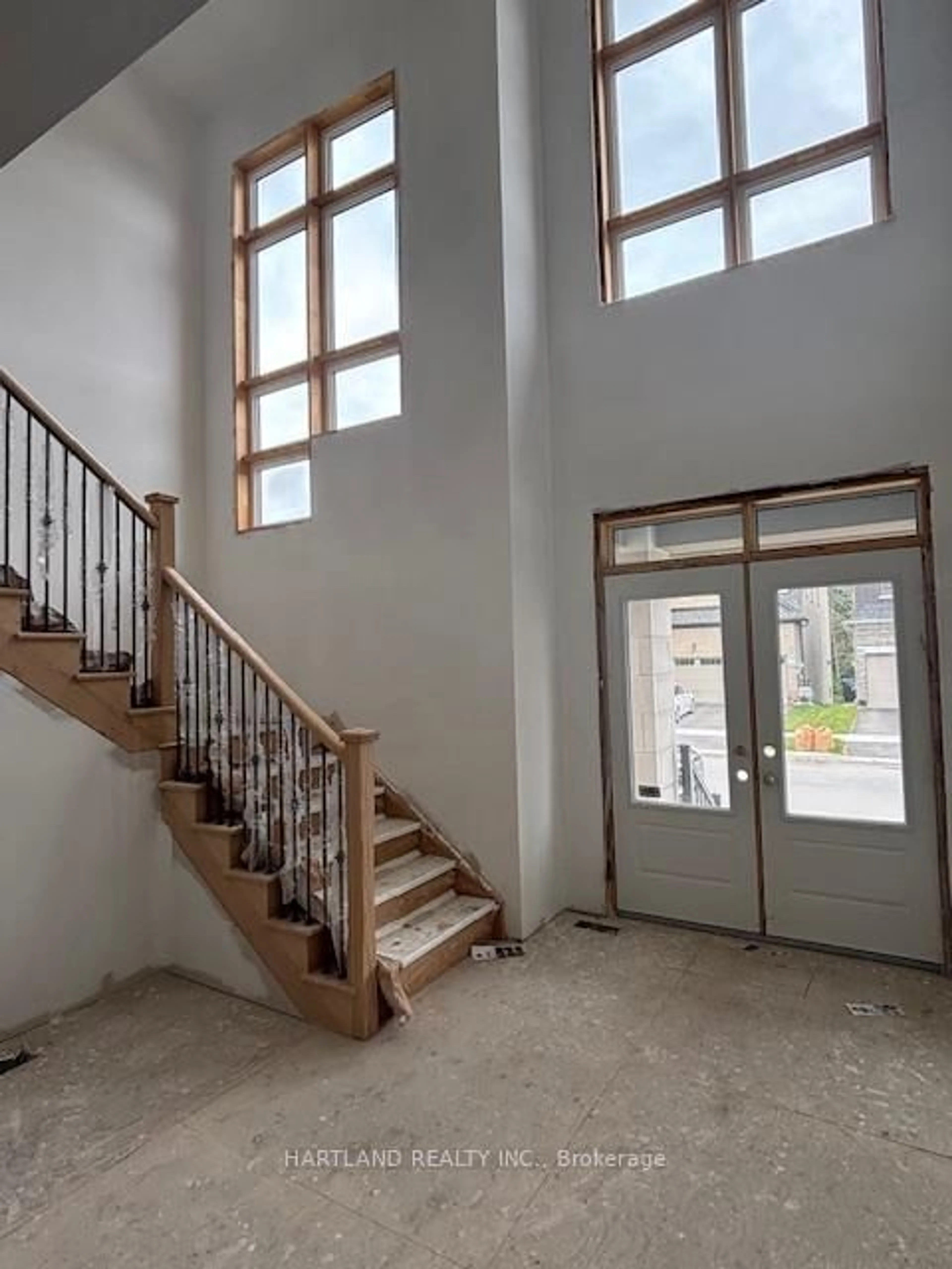 Indoor foyer for 146 Wraggs Rd, Bradford West Gwillimbury Ontario L3Z 4N2