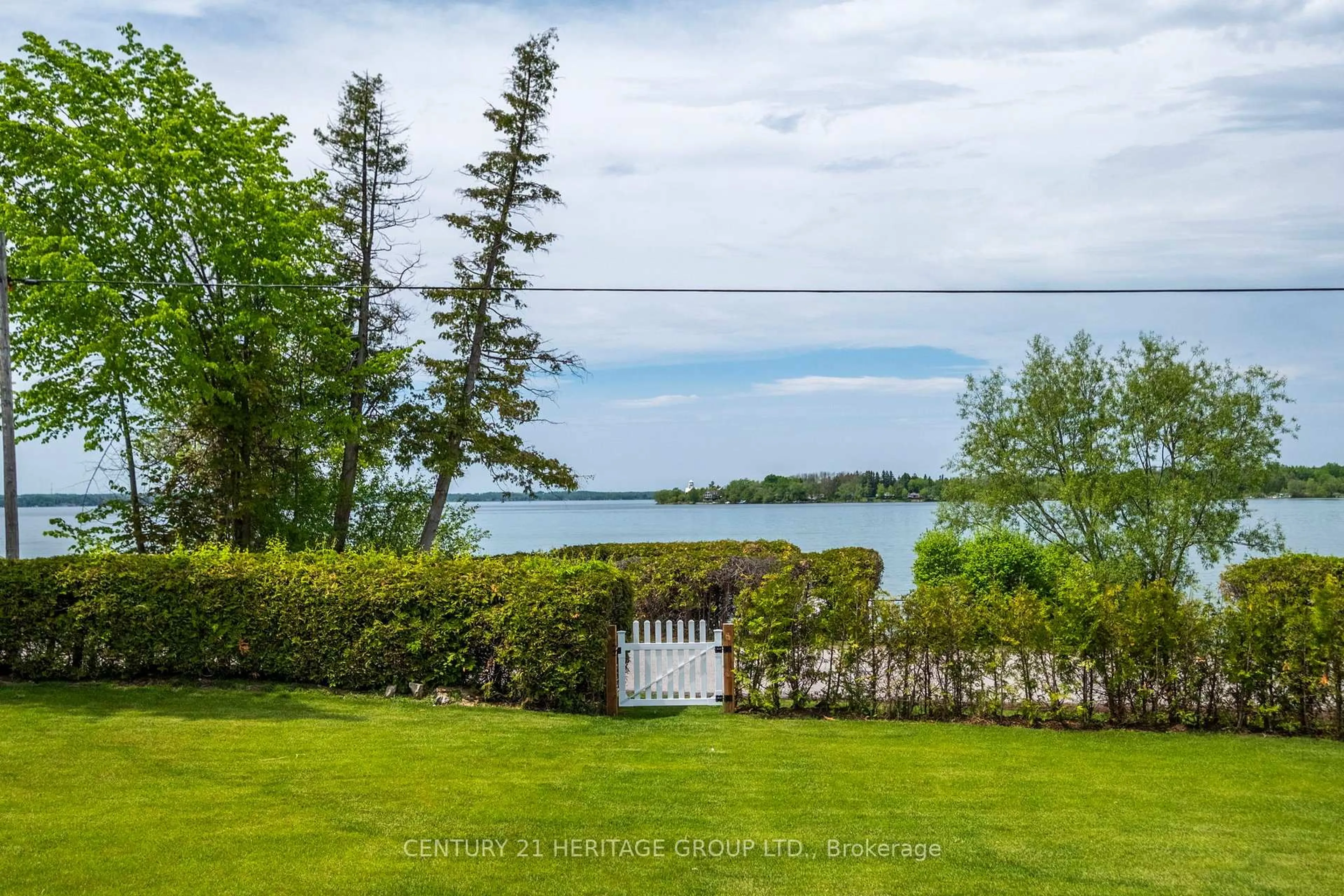 Patio, water/lake/river/ocean view for 911 Lake Dr, Georgina Ontario L4P 3E9
