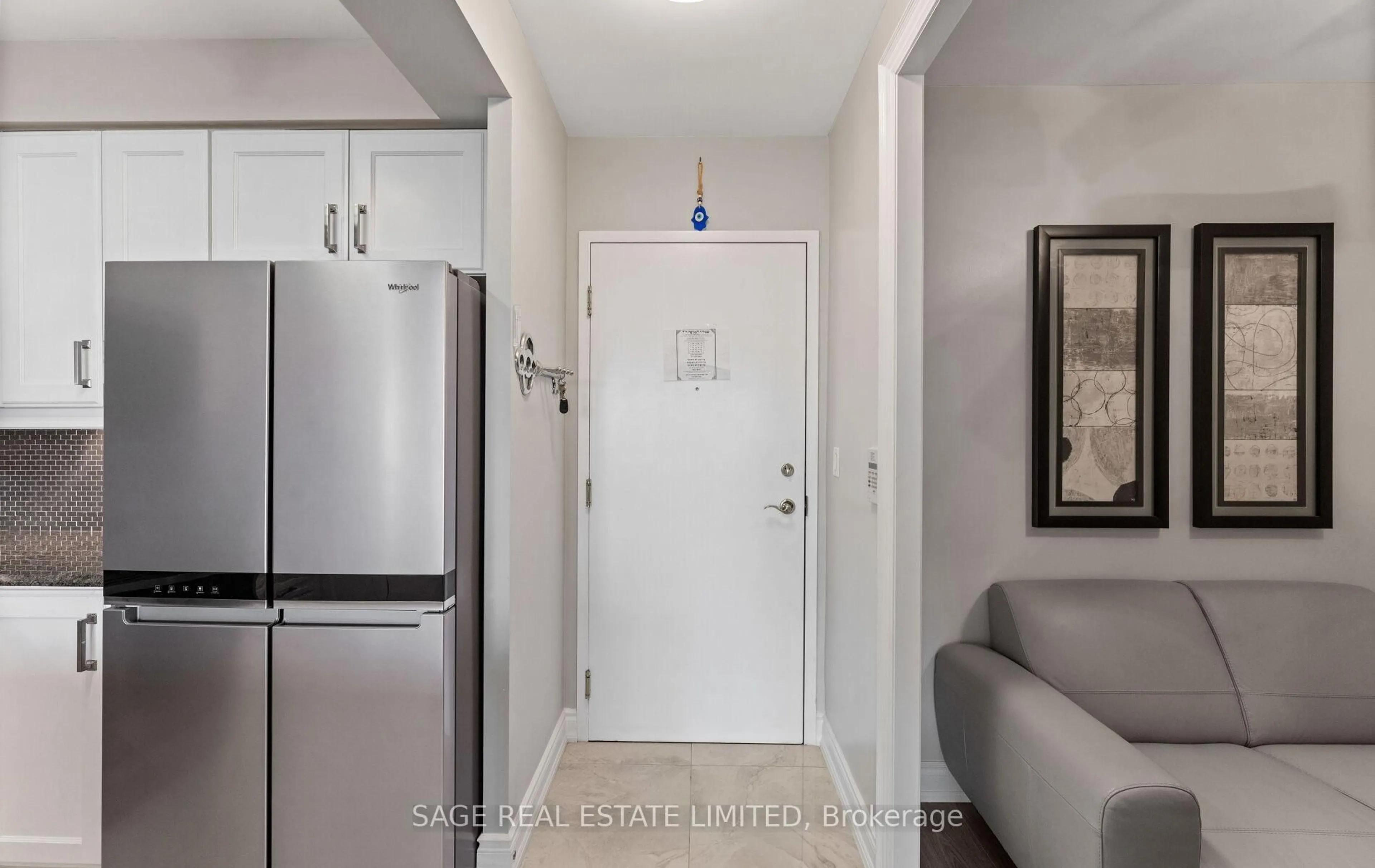 Indoor entryway for 88 Promenade Circ #309, Vaughan Ontario L4J 9A4