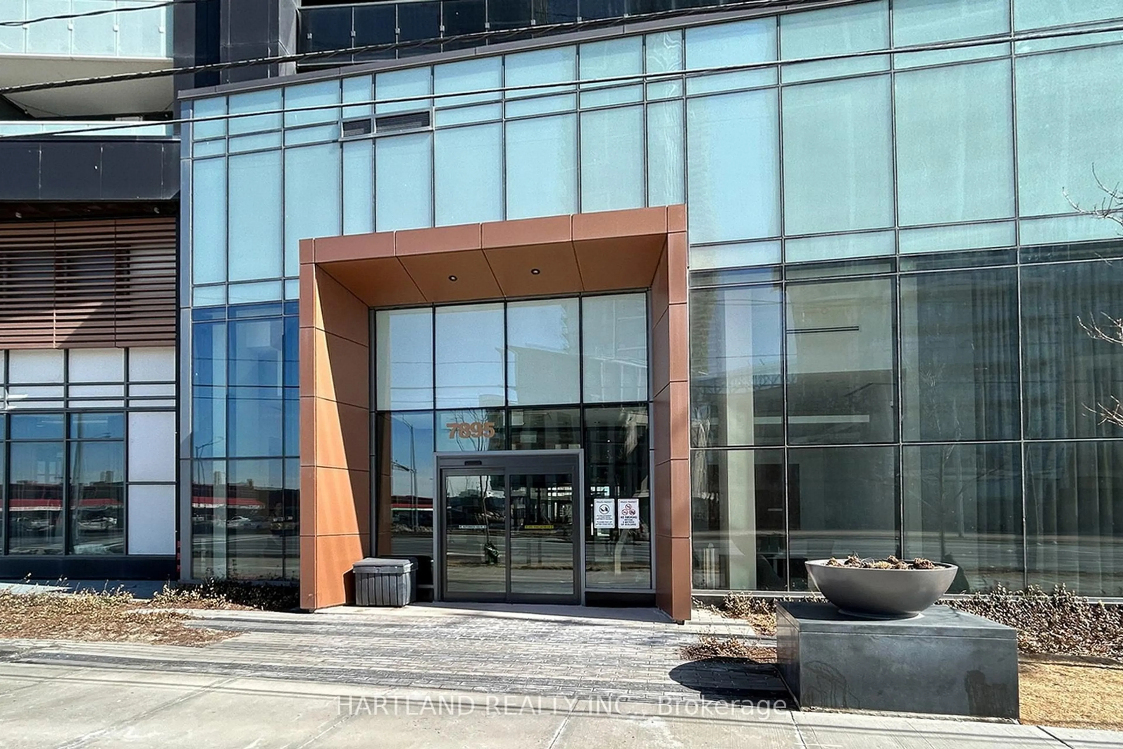 Indoor foyer for 7895 Jane St #705, Vaughan Ontario L4K 0K2