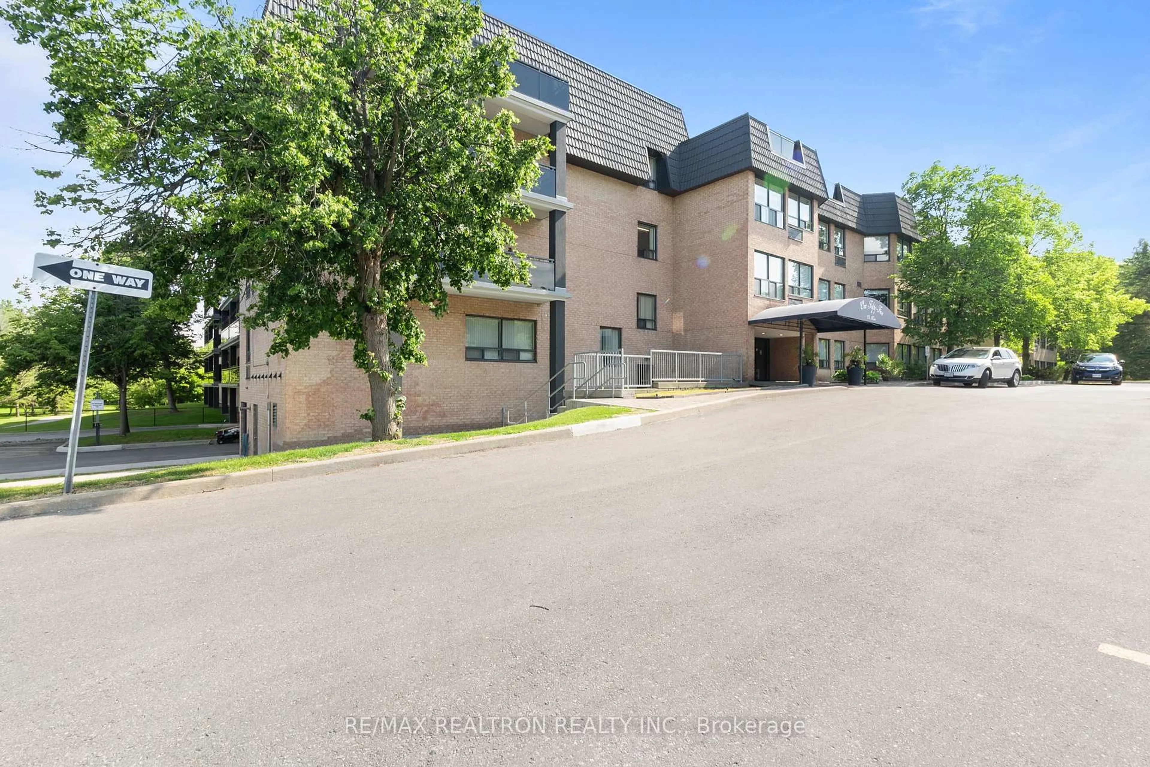 Patio, unknown for 155 Main St #306, Newmarket Ontario L3Y 8C2