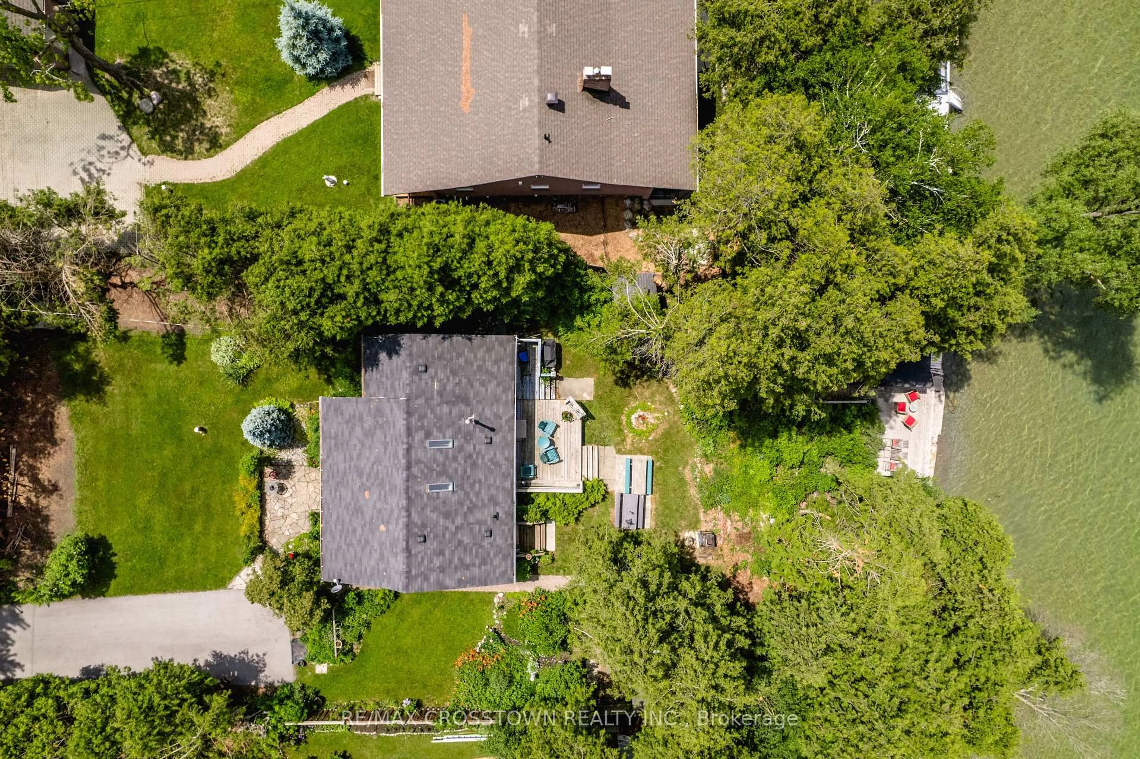A pic from outside/outdoor area/front of a property/back of a property/a pic from drone, street for 24890 Thorah Park Blvd, Brock Ontario L0K 1A0