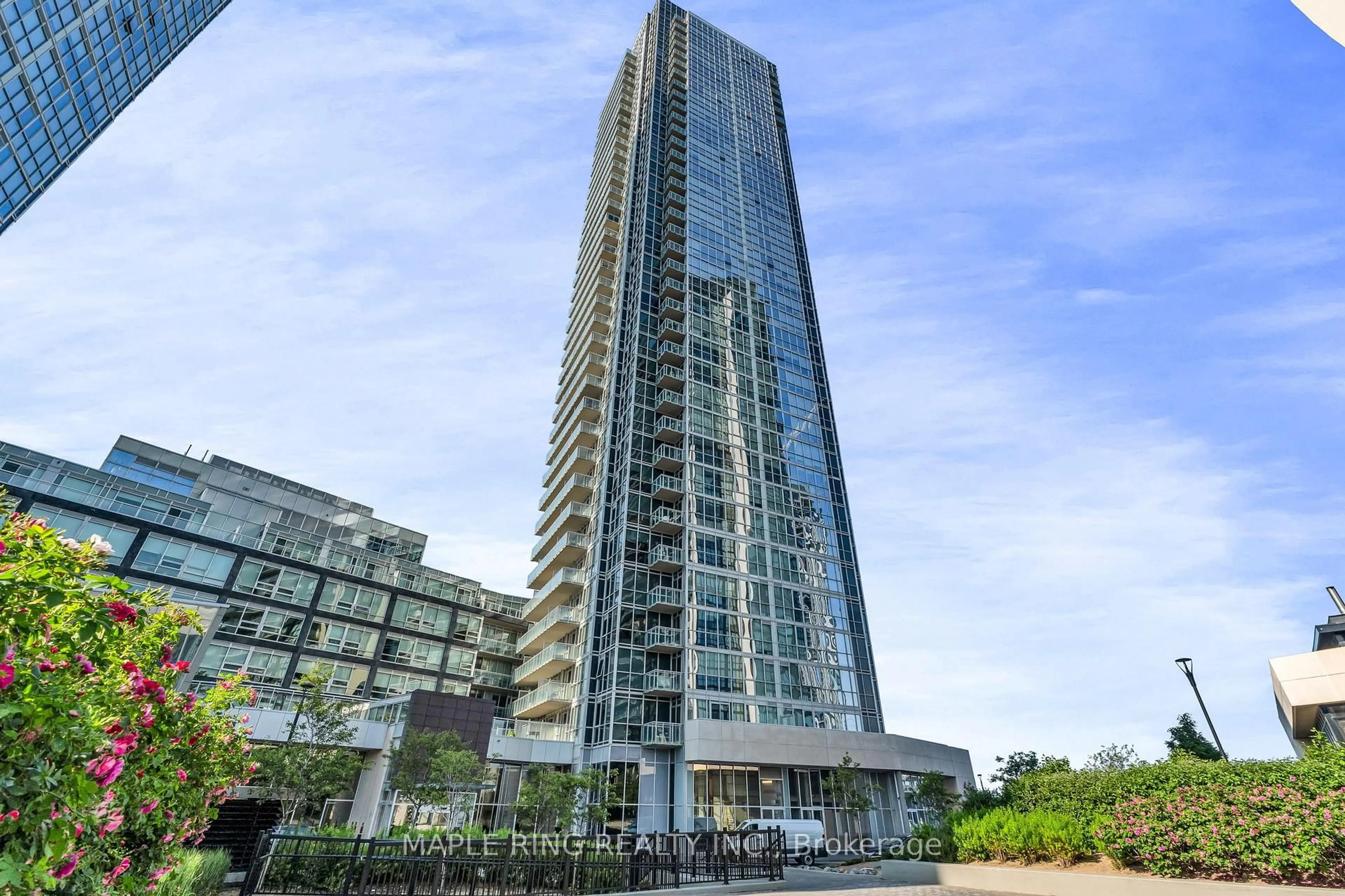 Indoor foyer for 2908 Highway 7 Rd #109, Vaughan Ontario L4K 0K5