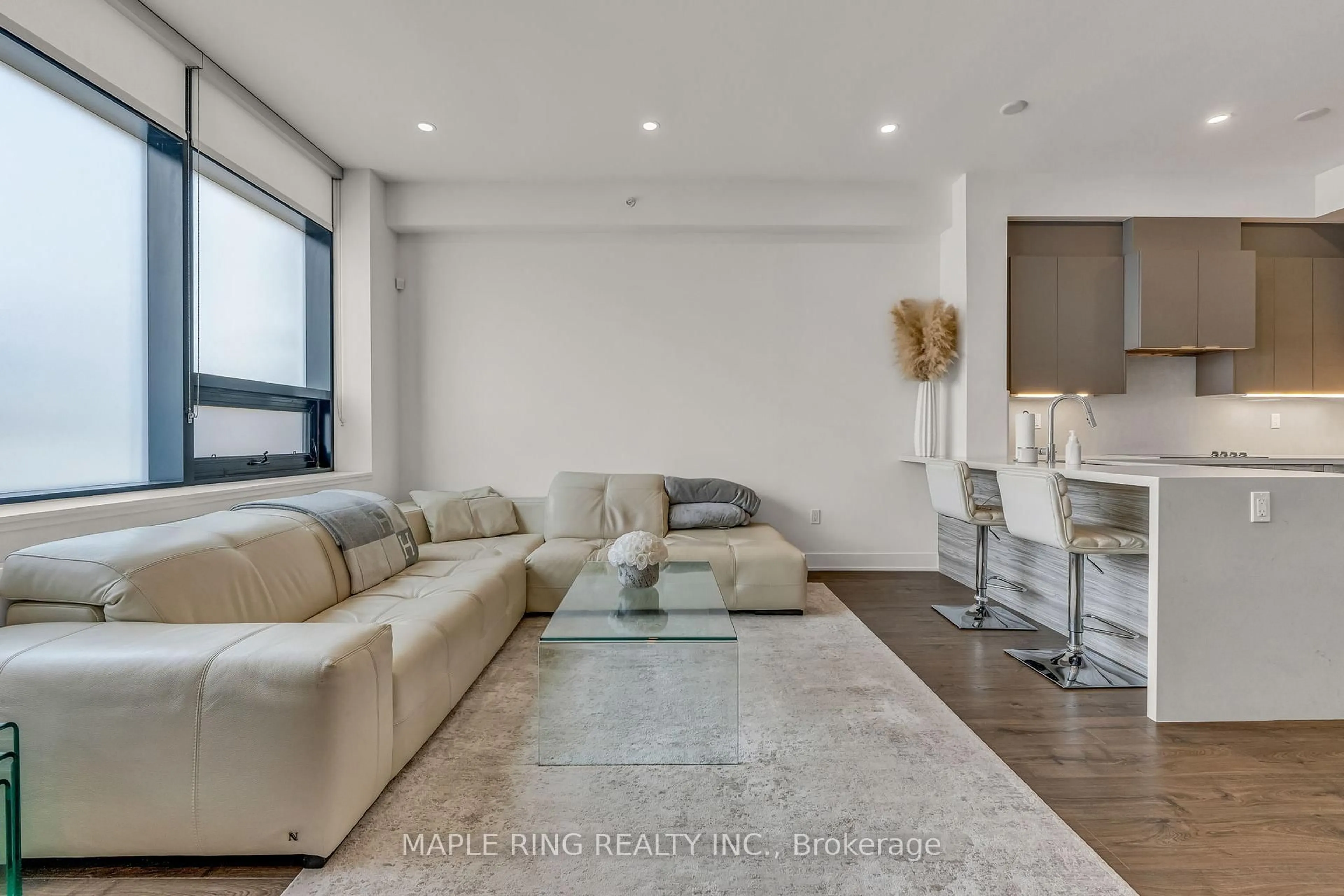 Living room with furniture, unknown for 2908 Highway 7 Rd #109, Vaughan Ontario L4K 0K5