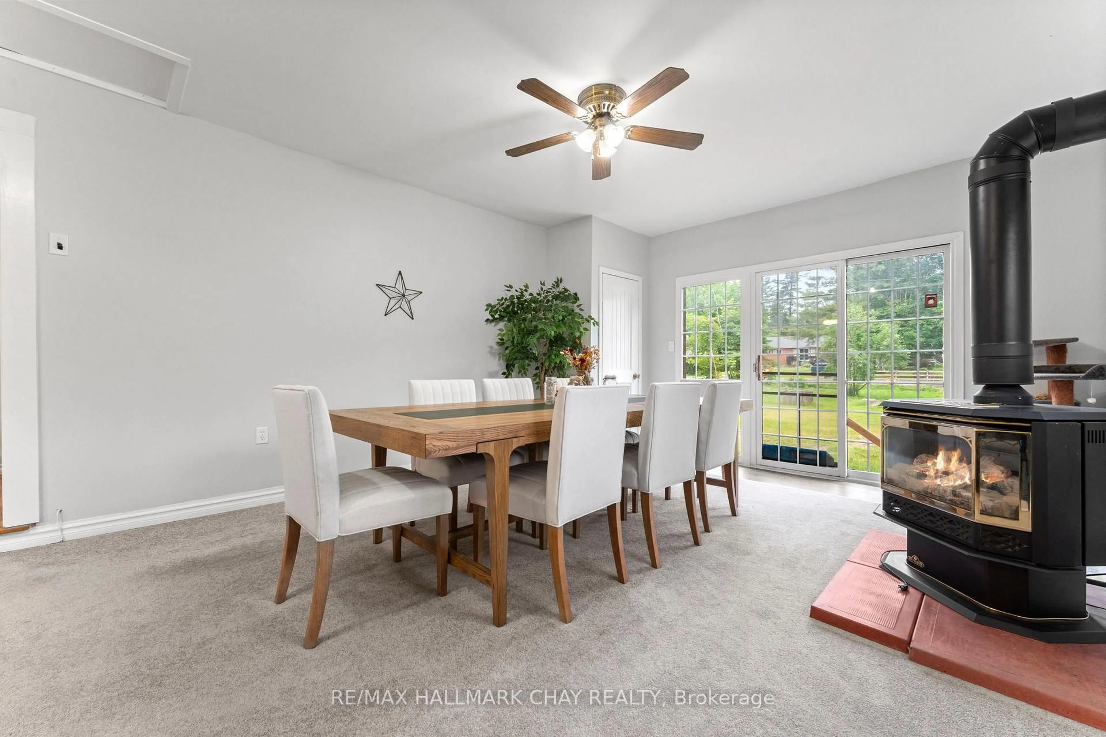 Dining room, ceramic/tile floor for 731 Pinegrove Ave, Innisfil Ontario L9S 2K3