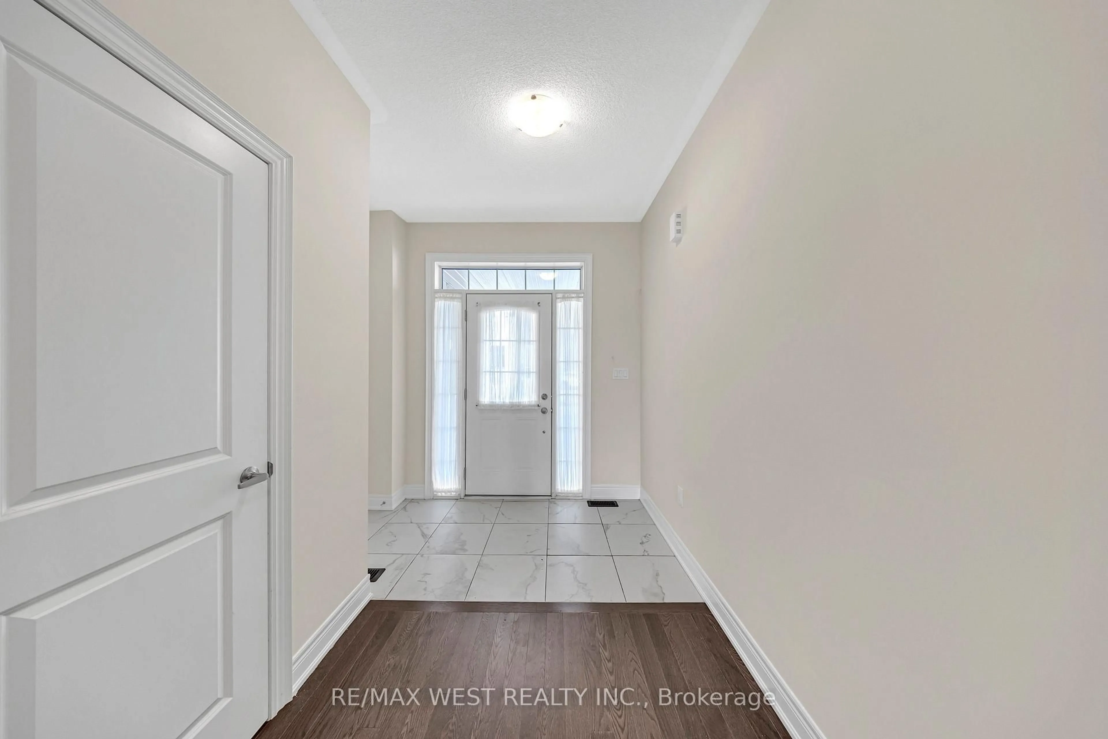 Indoor entryway for 8 Andress Way, Markham Ontario L3S 0E9