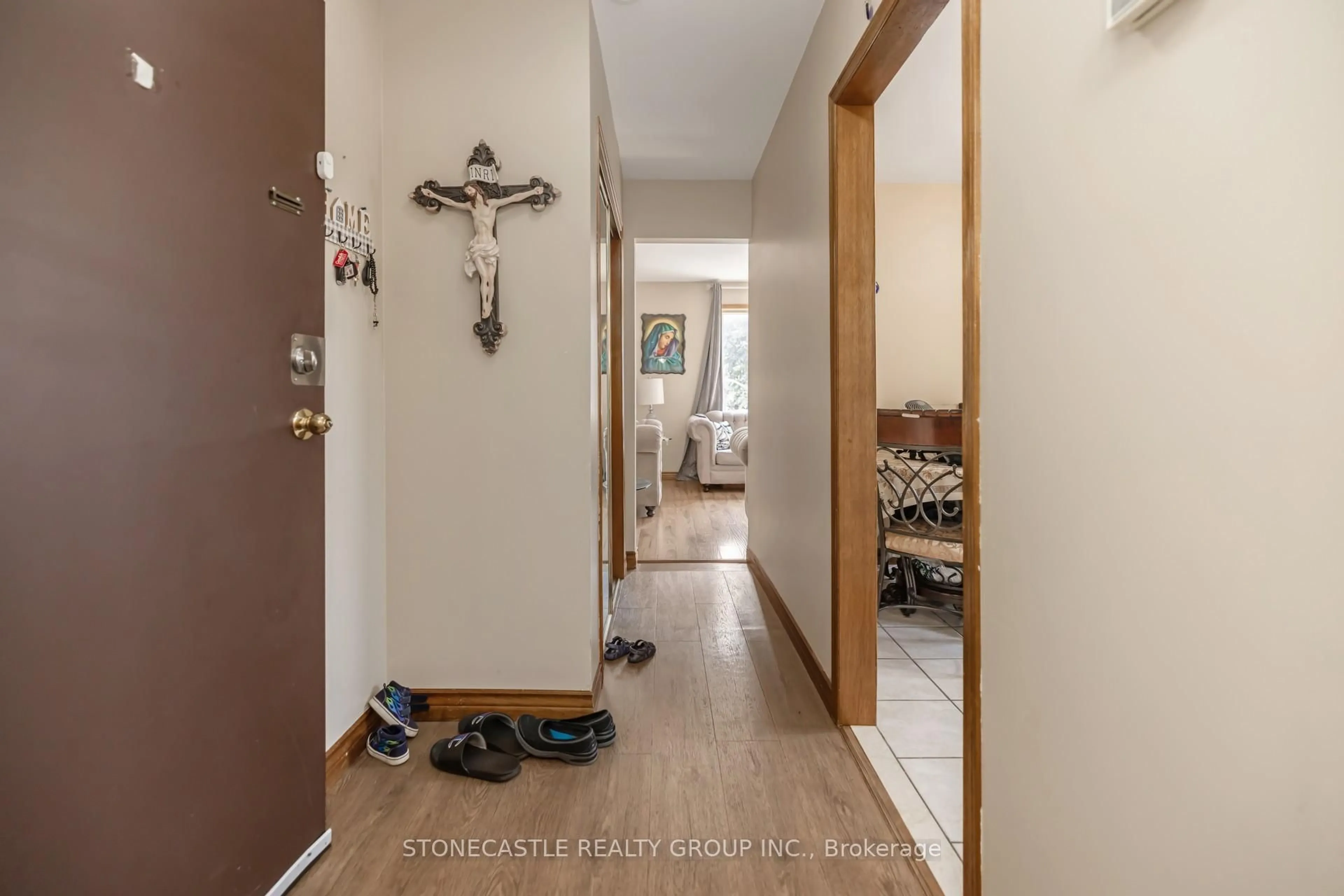 Indoor entryway for 2311 Major Mackenzie Dr, Vaughan Ontario L6A 3Z3