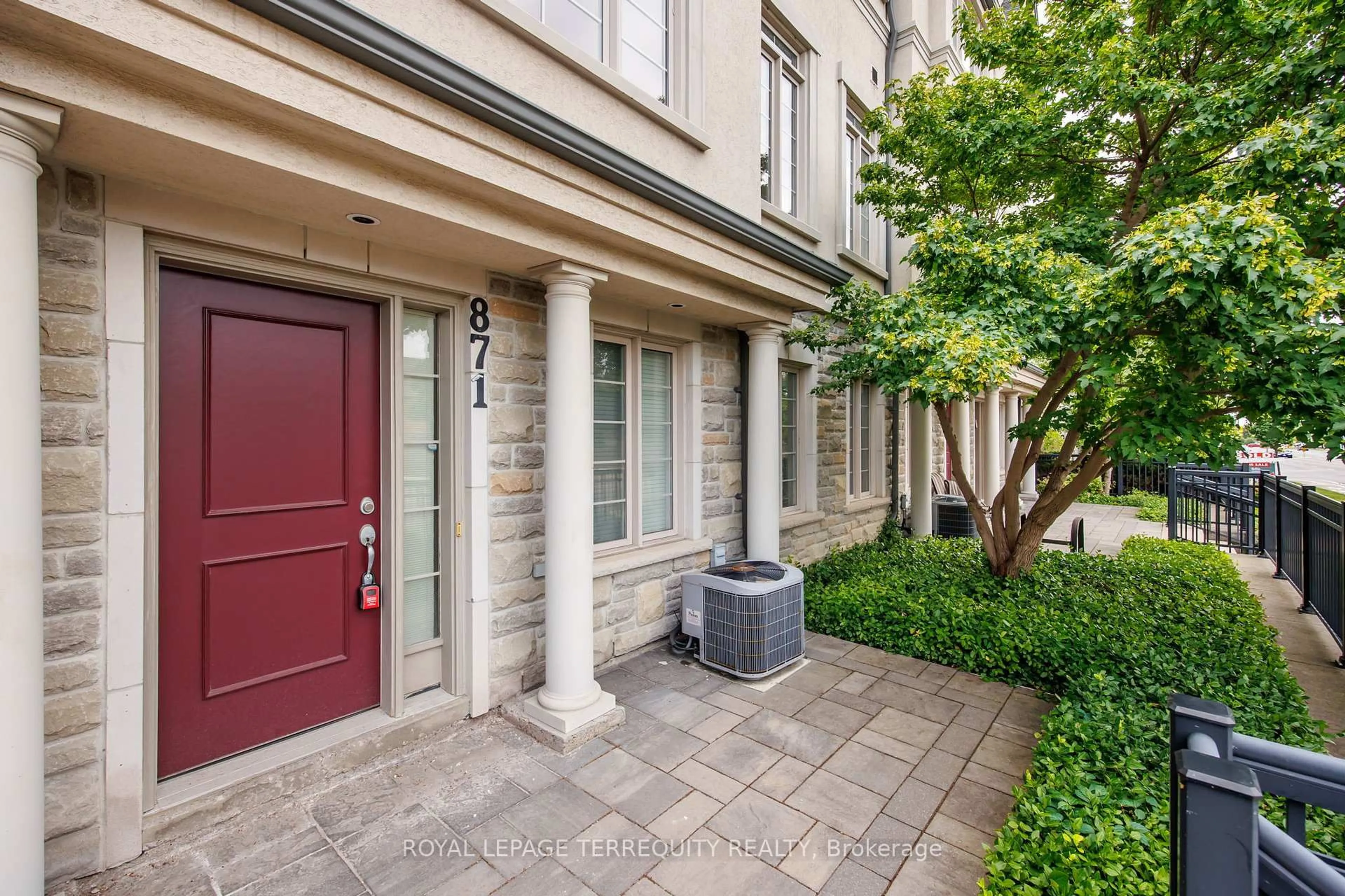 Indoor entryway for 871 New Westminster Dr #25, Vaughan Ontario L4J 0G8