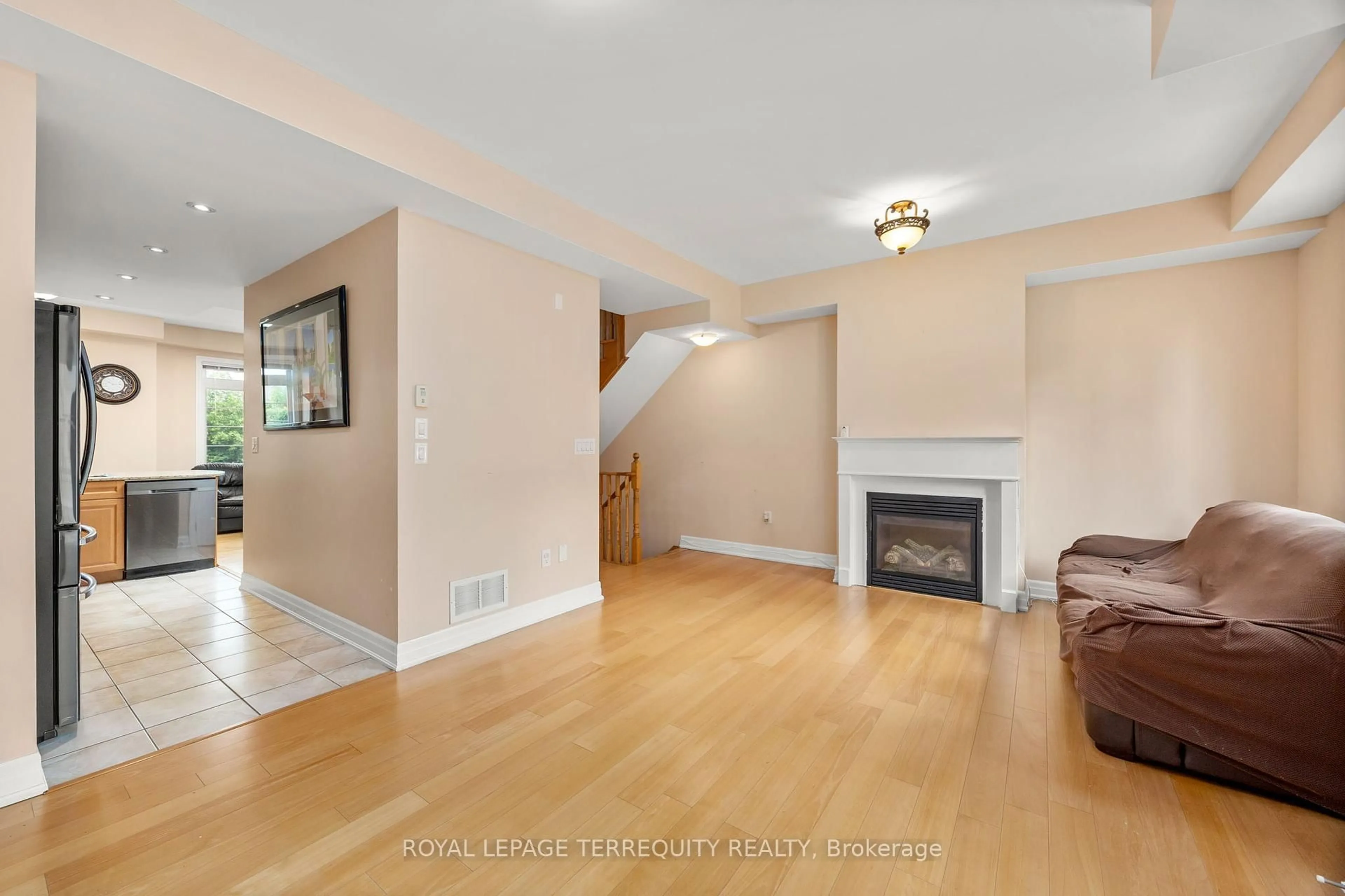 Living room with furniture, unknown for 871 New Westminster Dr #25, Vaughan Ontario L4J 0G8