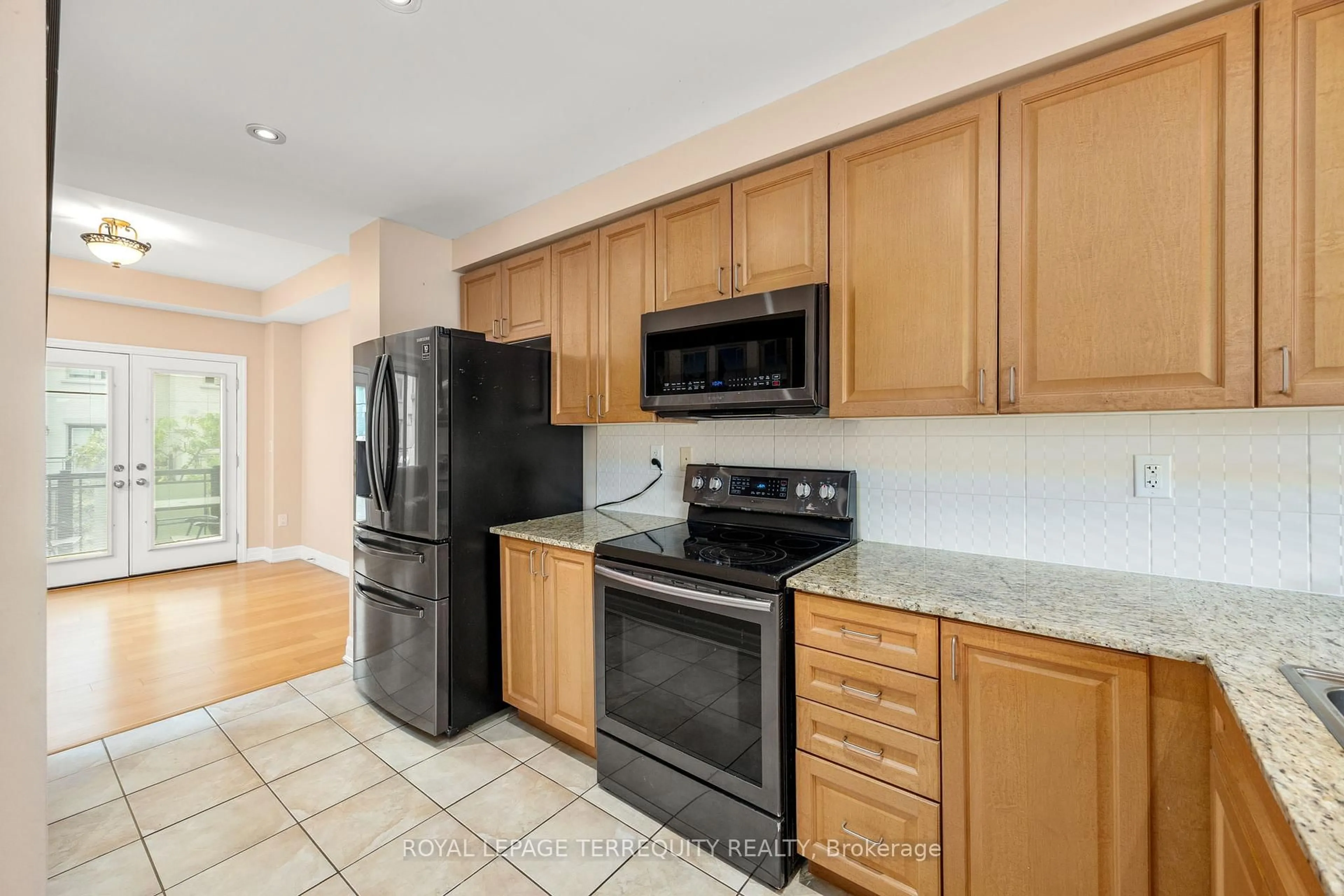 Standard kitchen, ceramic/tile floor for 871 New Westminster Dr #25, Vaughan Ontario L4J 0G8