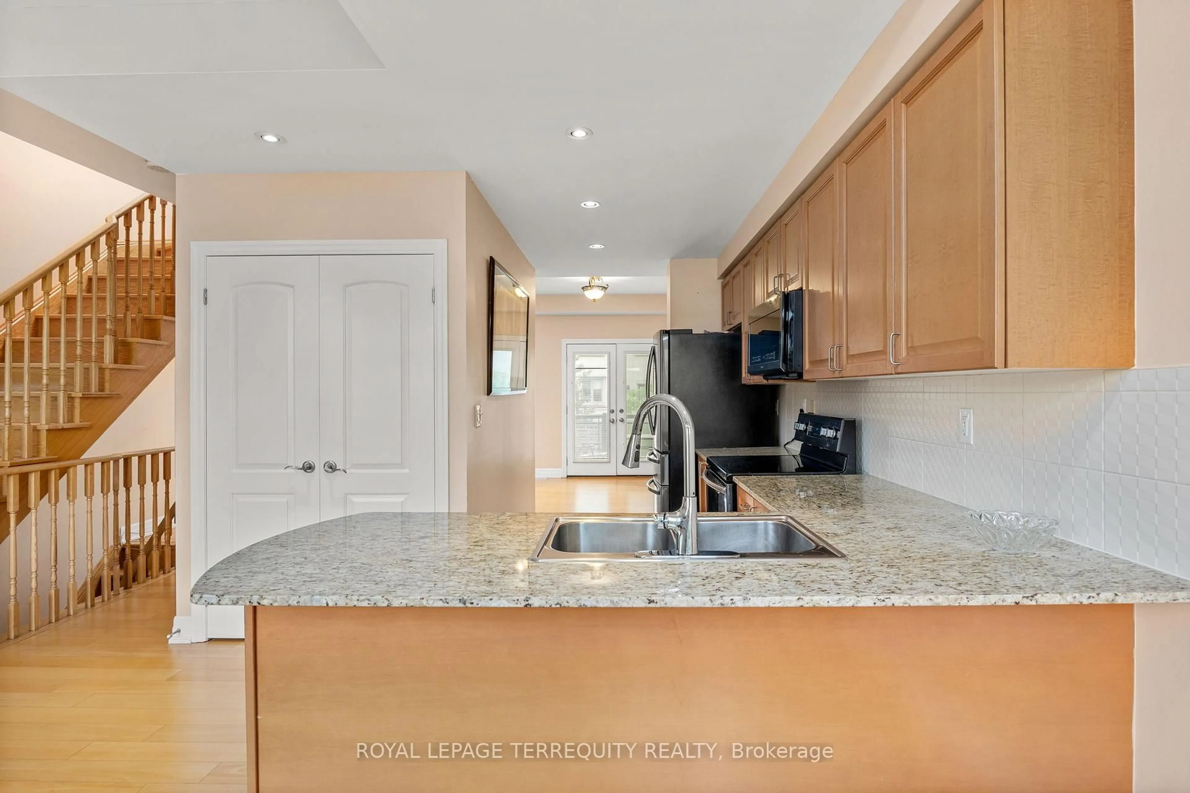 Open concept kitchen, ceramic/tile floor for 871 New Westminster Dr #25, Vaughan Ontario L4J 0G8
