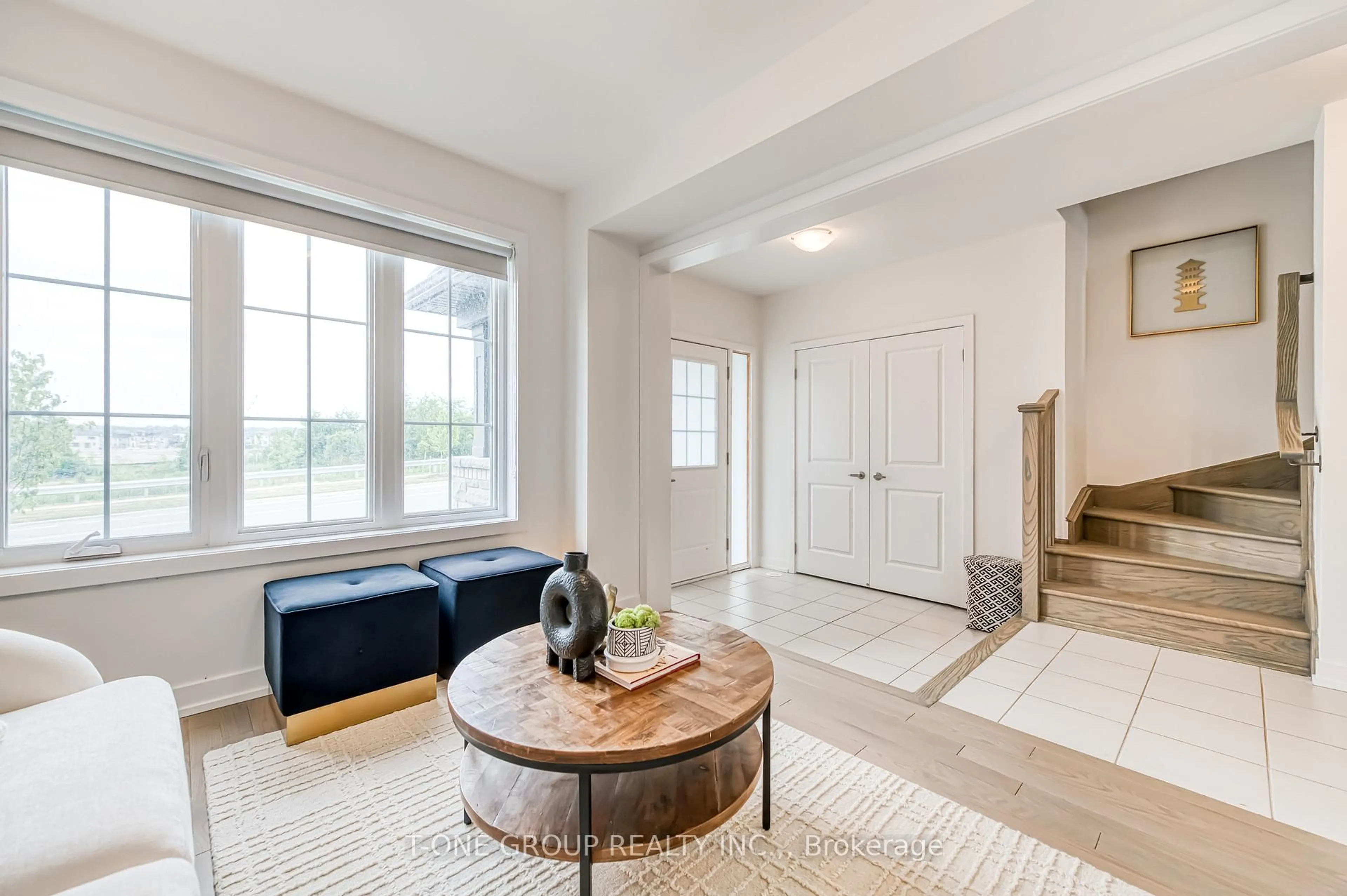 Indoor entryway for 111 Yorkton Blvd, Markham Ontario L6C 3L7