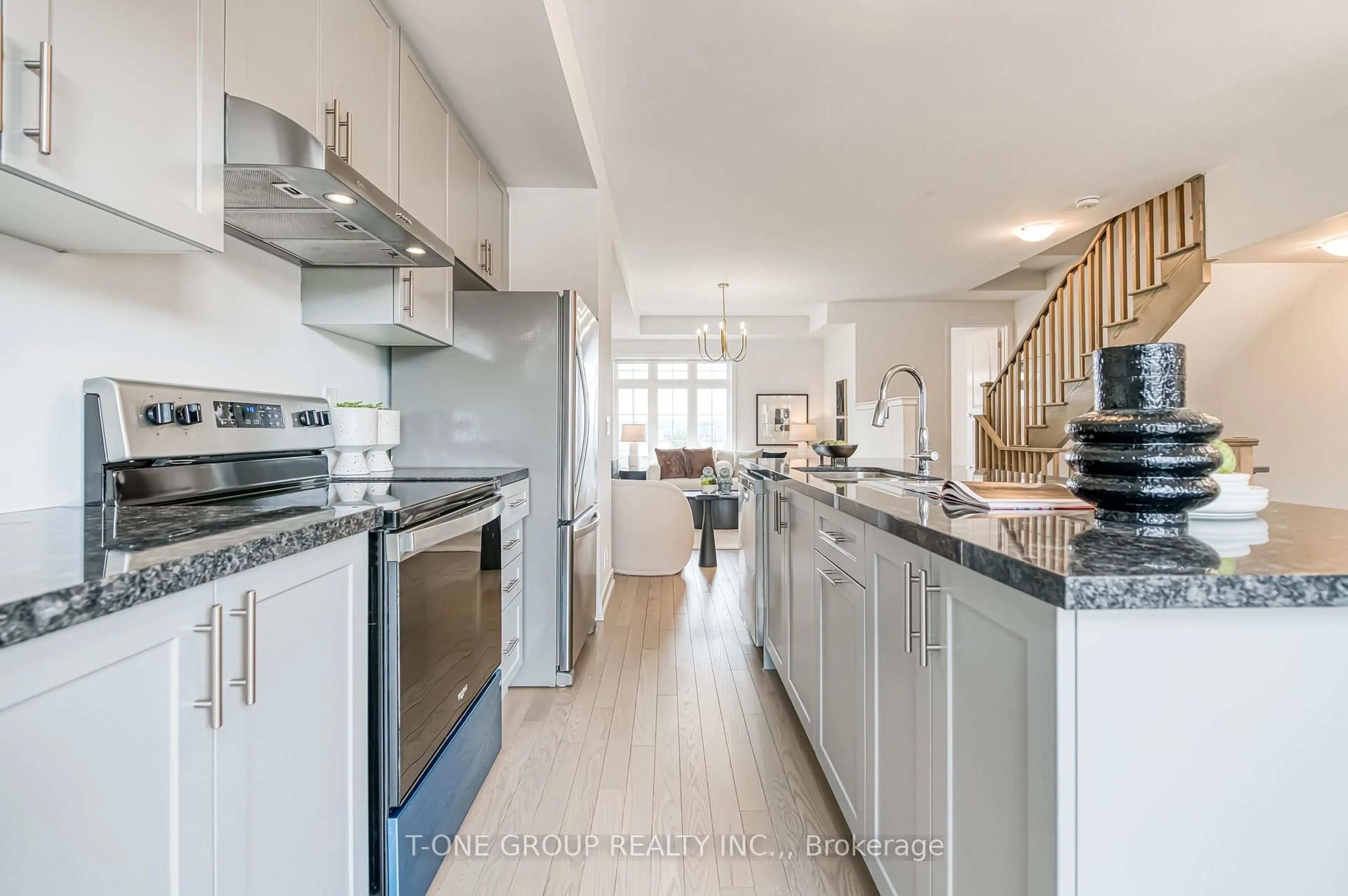 Open concept kitchen, ceramic/tile floor for 111 Yorkton Blvd, Markham Ontario L6C 3L7