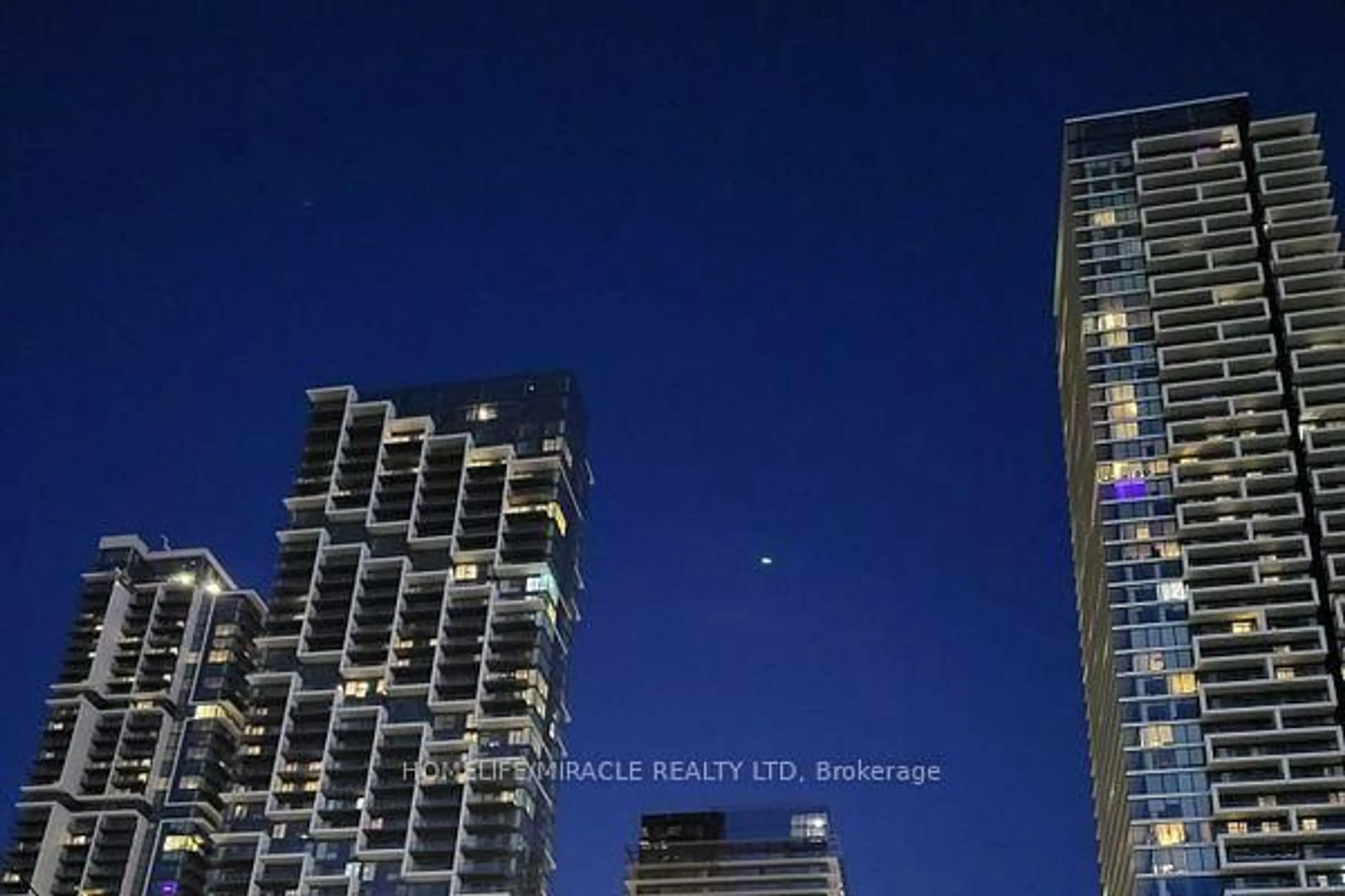 Blurry image for 7890 Jane St, Vaughan Ontario L4K 0K9