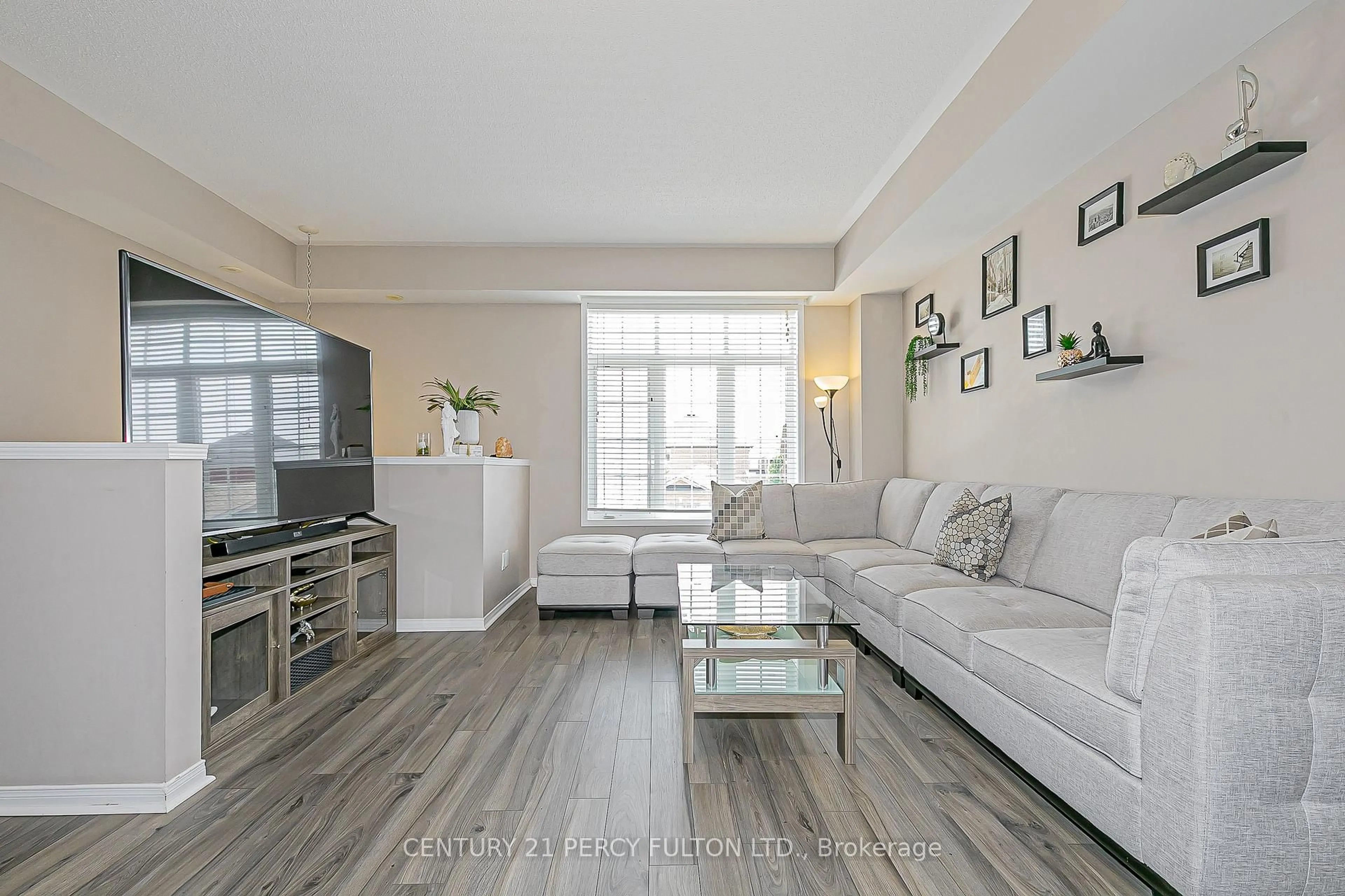 Living room with furniture, wood/laminate floor for 38 Greensborough Villag Circ #21, Markham Ontario L6E 0C7