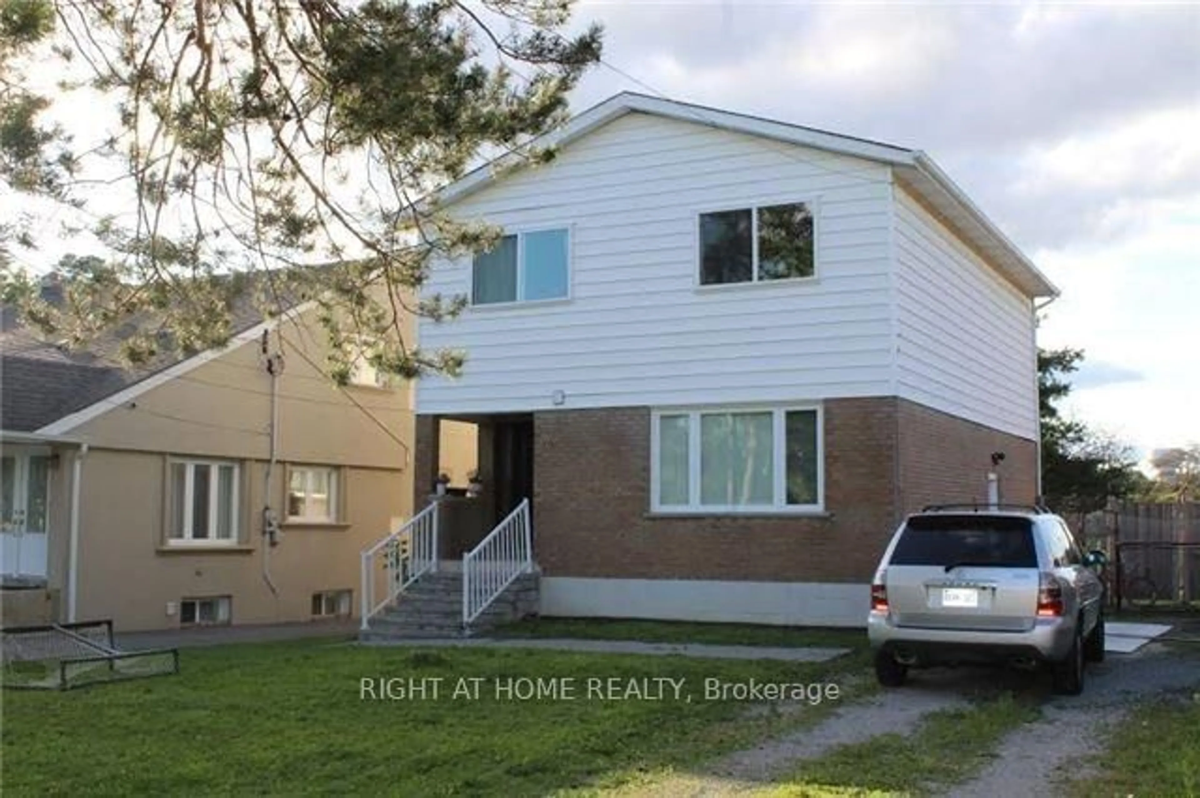 Home with vinyl exterior material, street for 22 Elm Grove Ave, Richmond Hill Ontario L4E 2T1