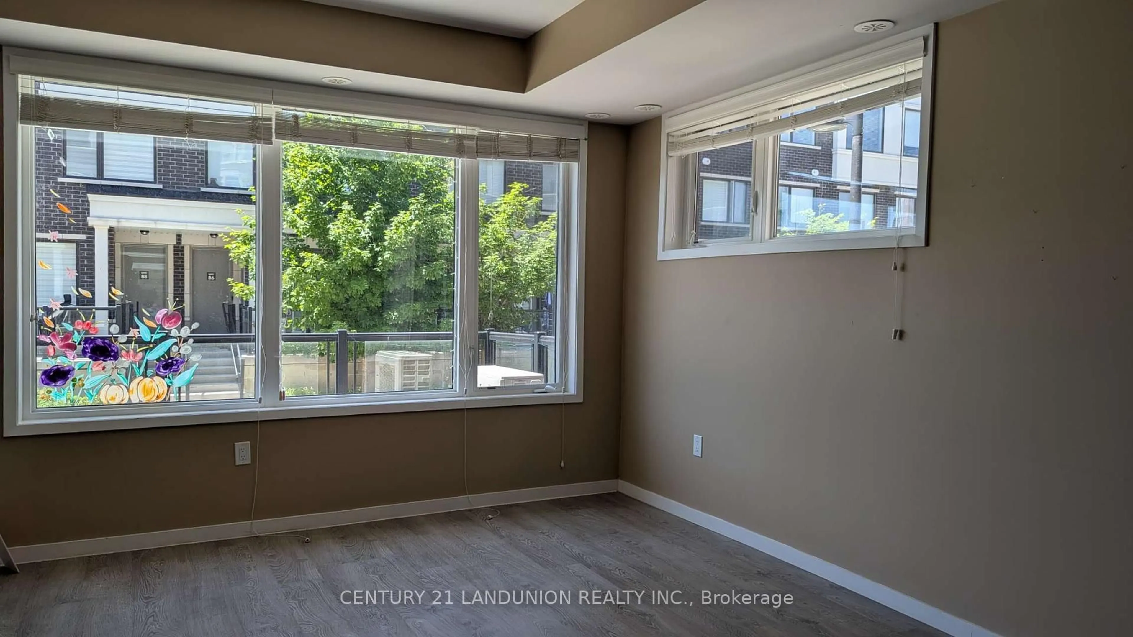A pic of a room for 600 Alex Gardner Circ #107, Aurora Ontario L4G 3G5