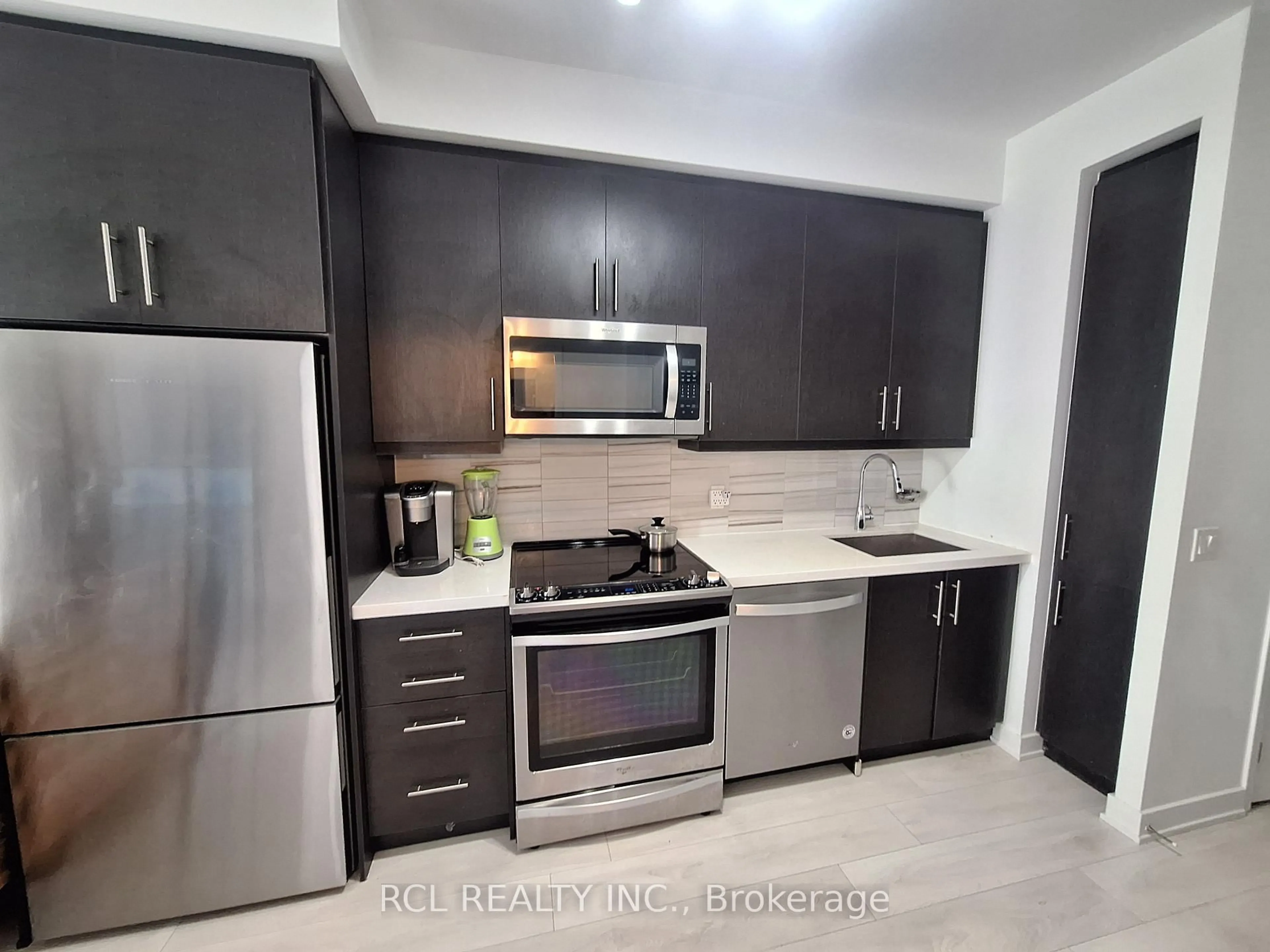 Standard kitchen, unknown for 85 Oneida Cres #1806, Richmond Hill Ontario L4B 0H4