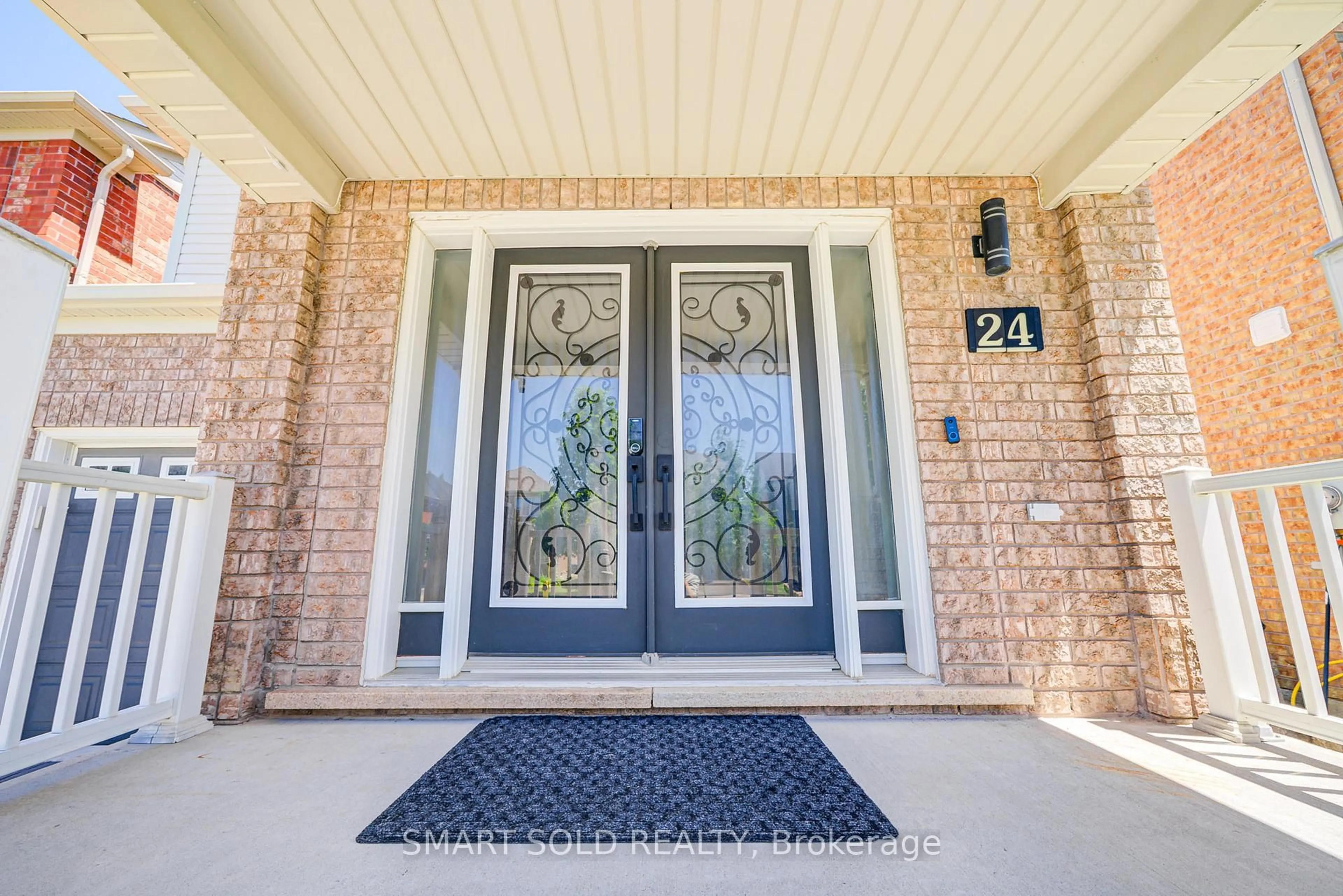 Indoor entryway for 24 Ken Laushway Ave, Whitchurch-Stouffville Ontario L4A 0H4
