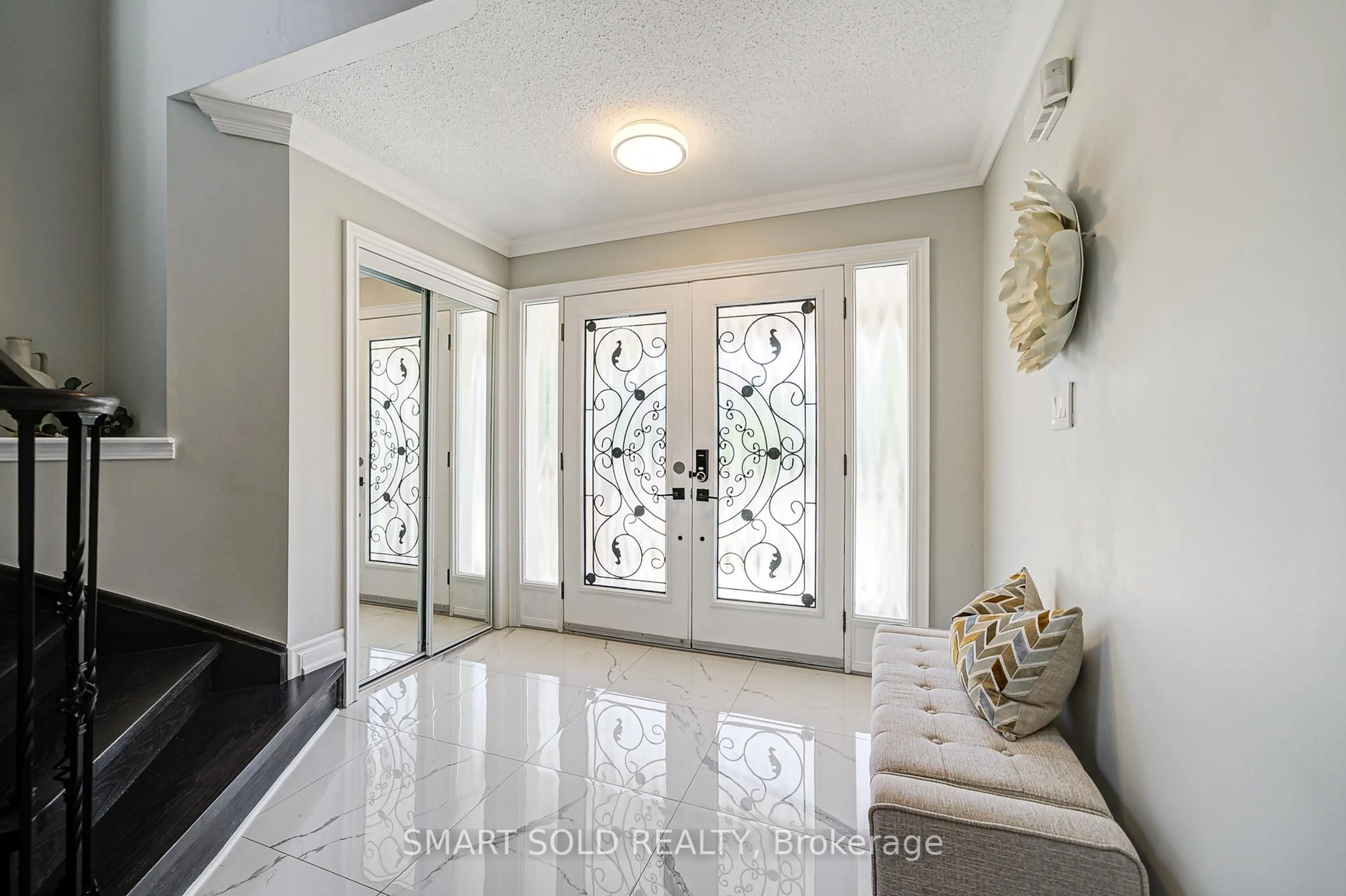 Indoor entryway for 24 Ken Laushway Ave, Whitchurch-Stouffville Ontario L4A 0H4